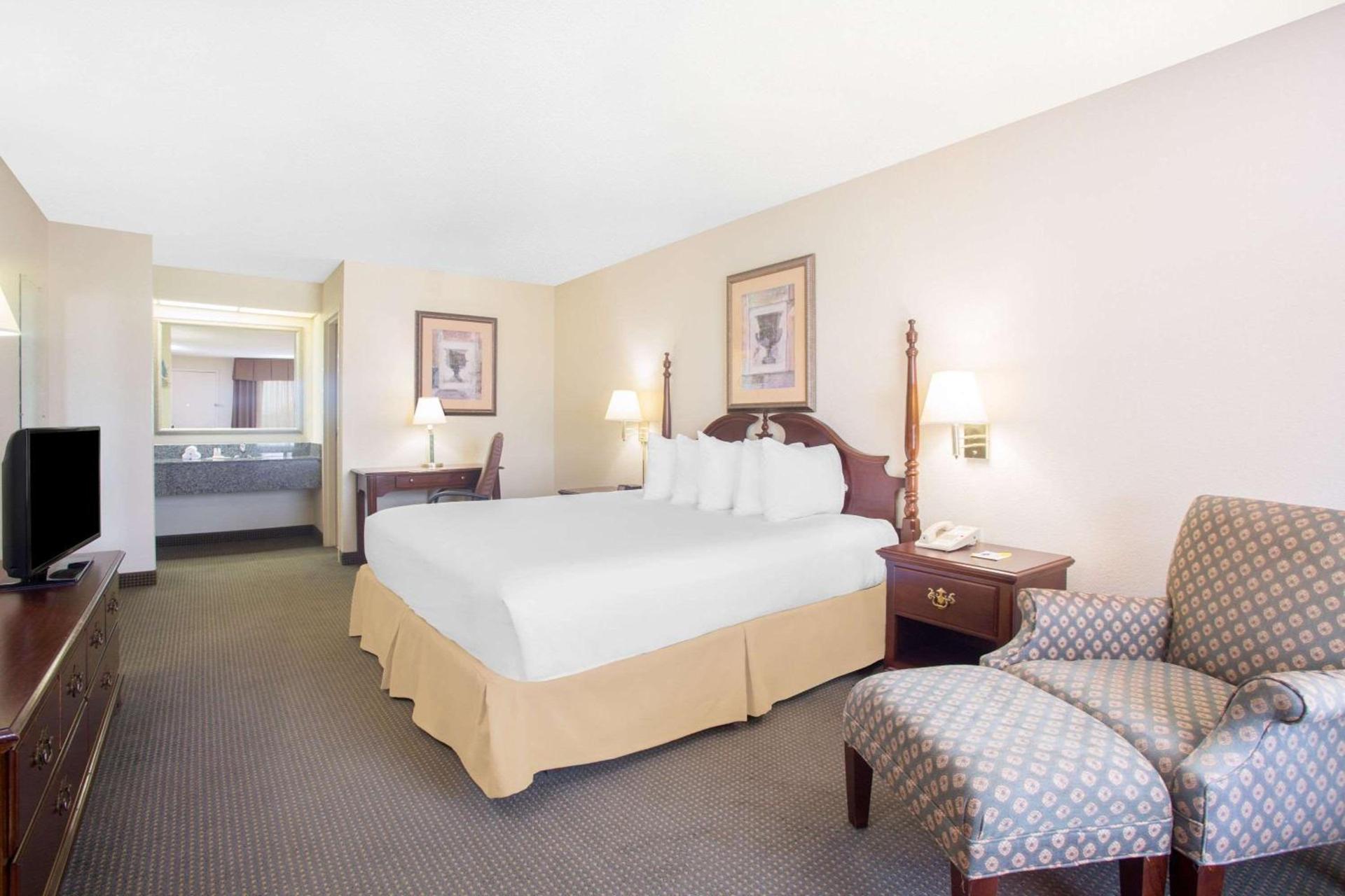 Days Inn by Wyndham Metter photo 9