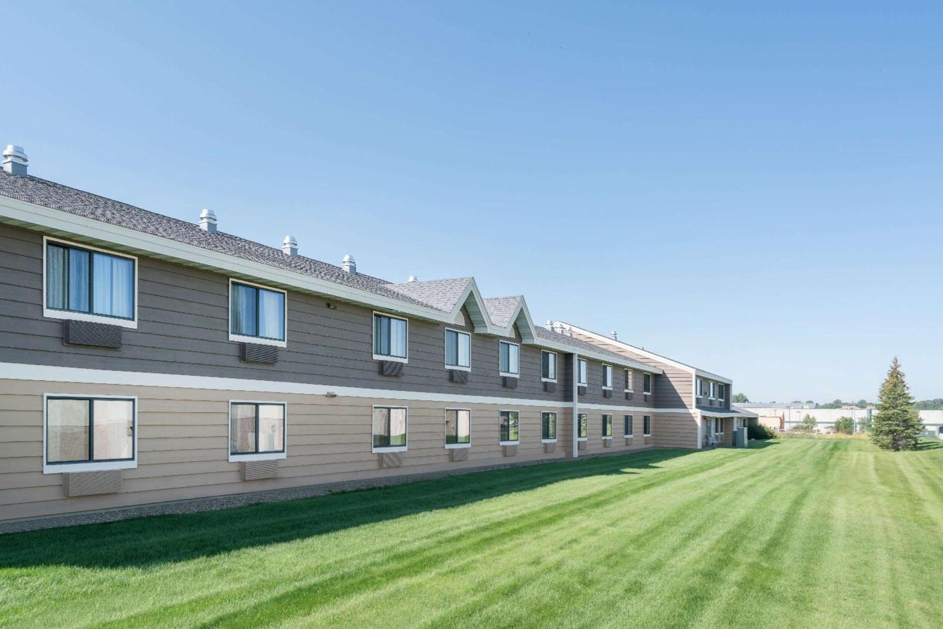 AmericInn by Wyndham Bismarck photo 3
