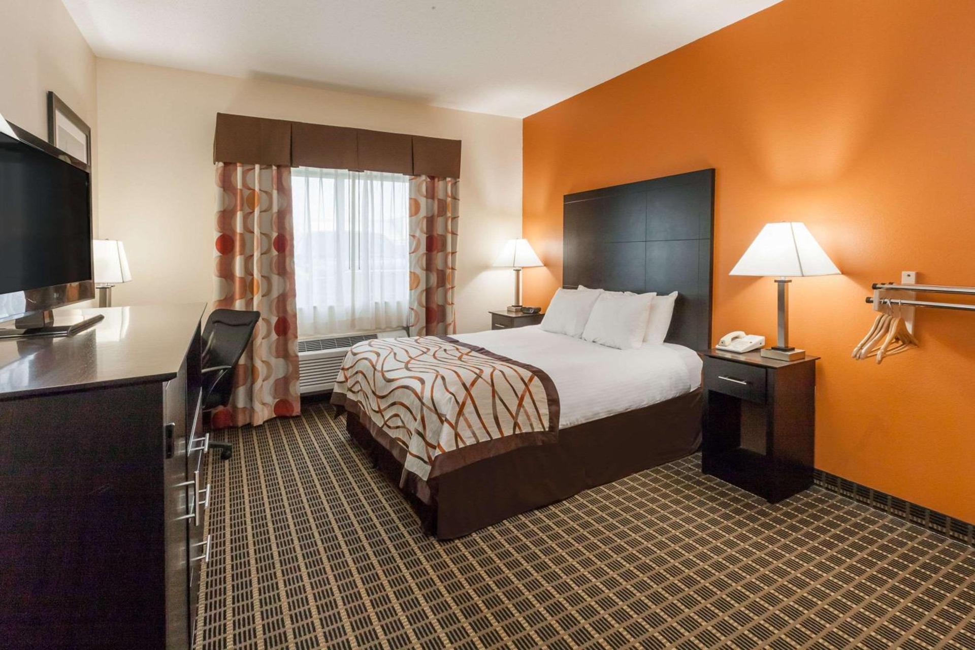 Baymont by Wyndham South Haven photo 33