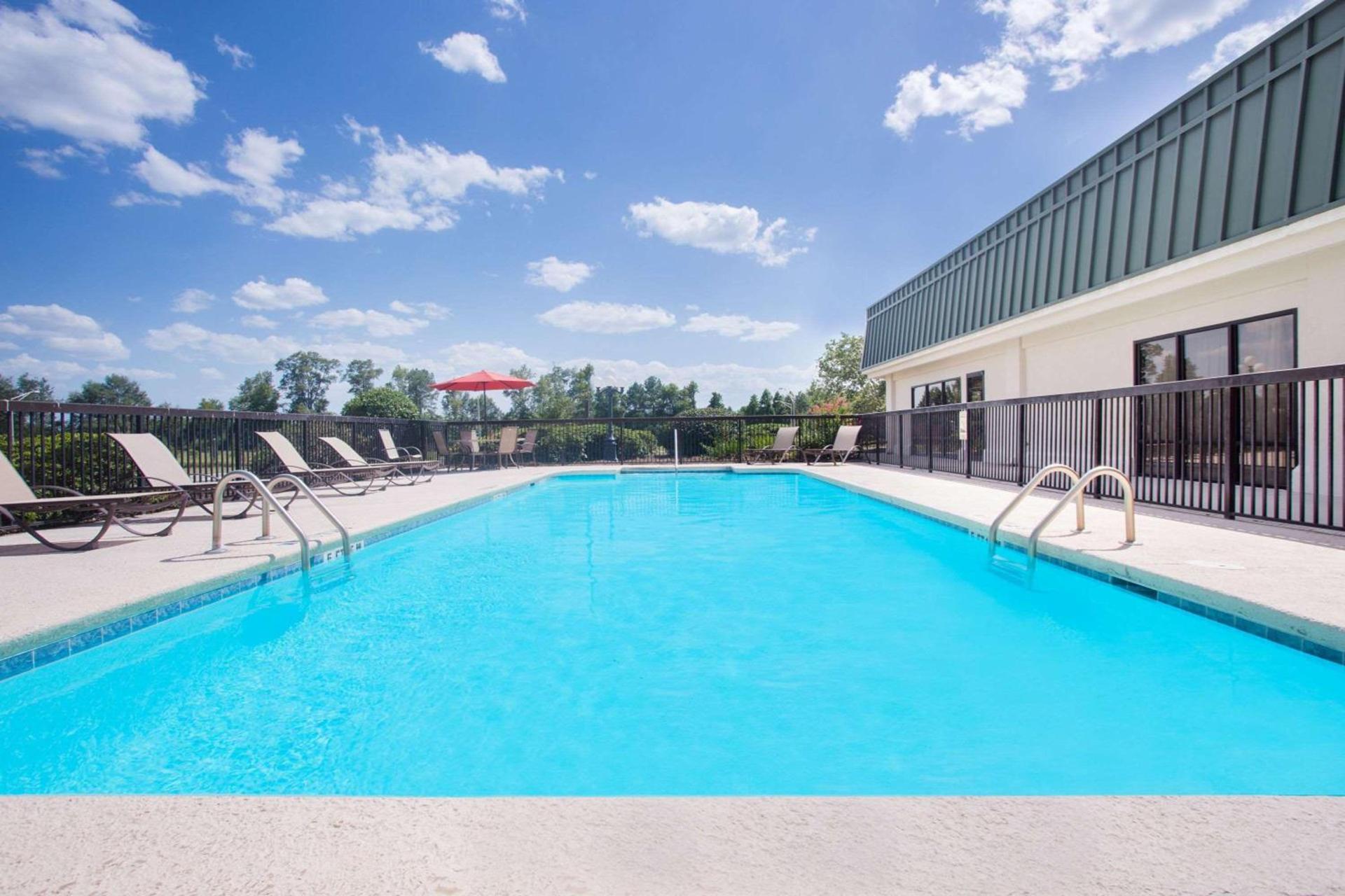 Days Inn by Wyndham Metter photo 5