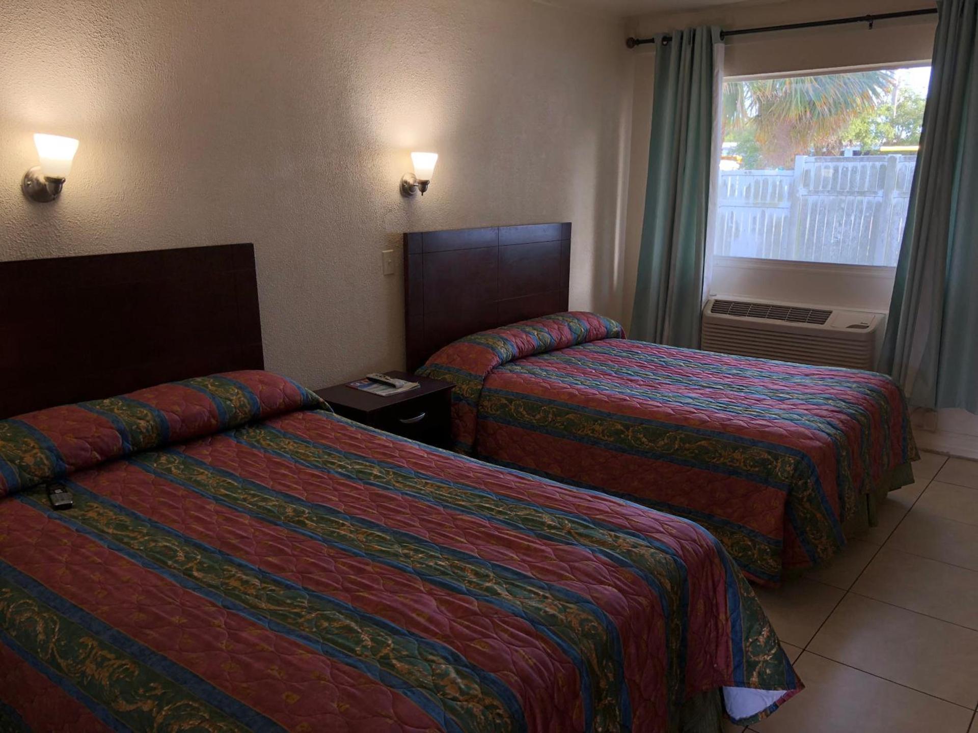 Sunset Inn- Fort Pierce, FL photo 23