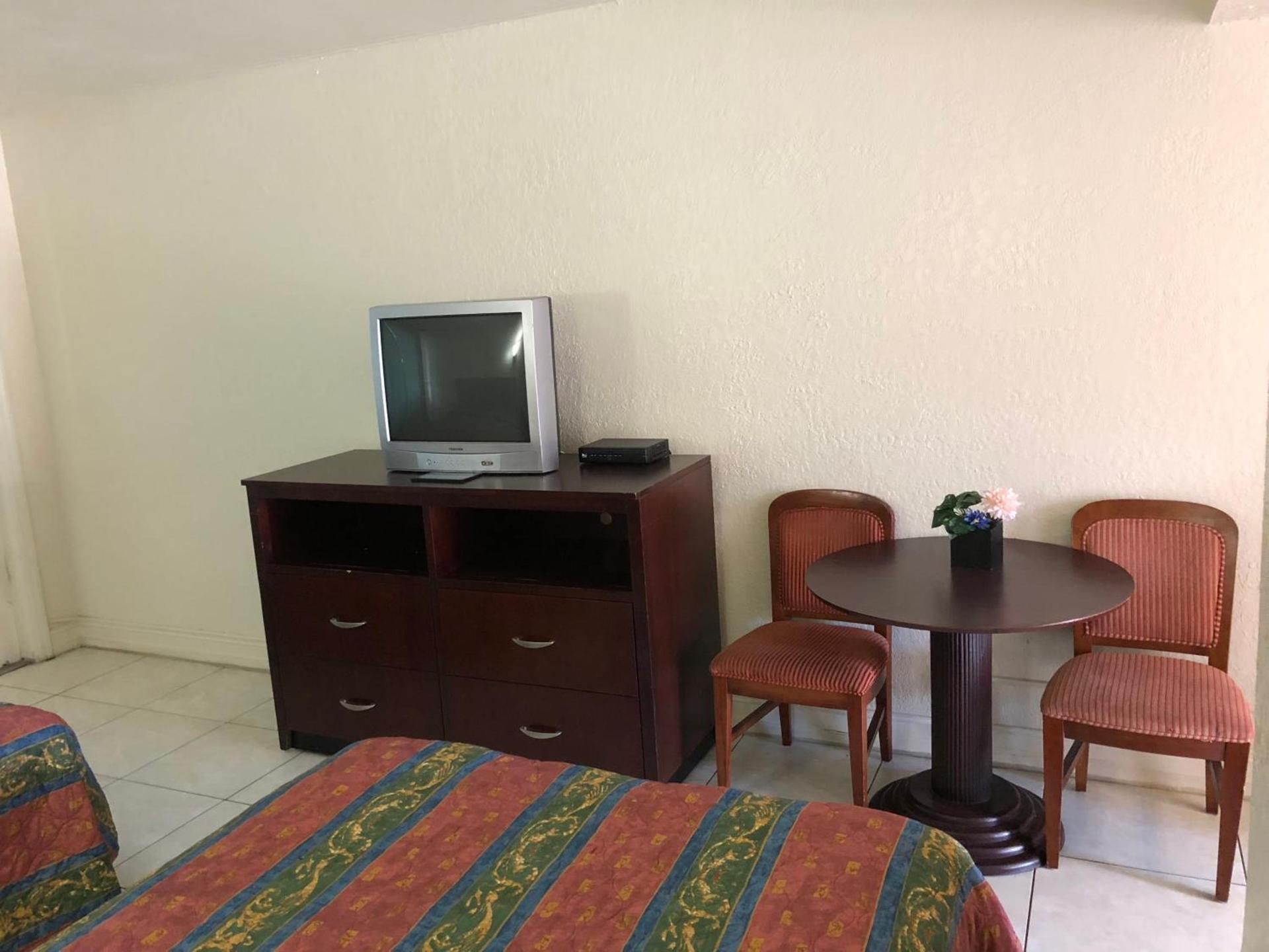 Sunset Inn- Fort Pierce, FL photo 21