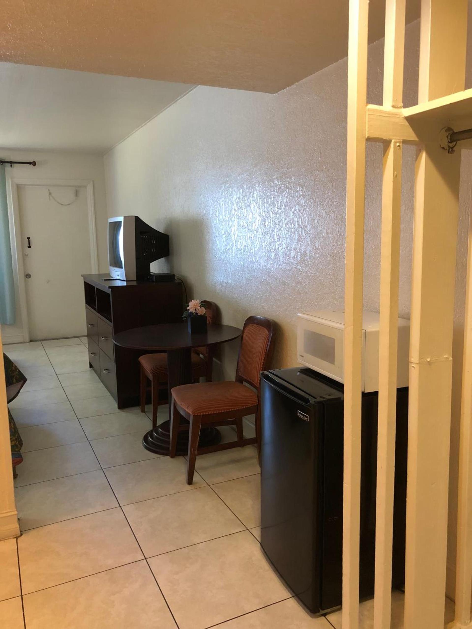 Sunset Inn- Fort Pierce, FL photo 20