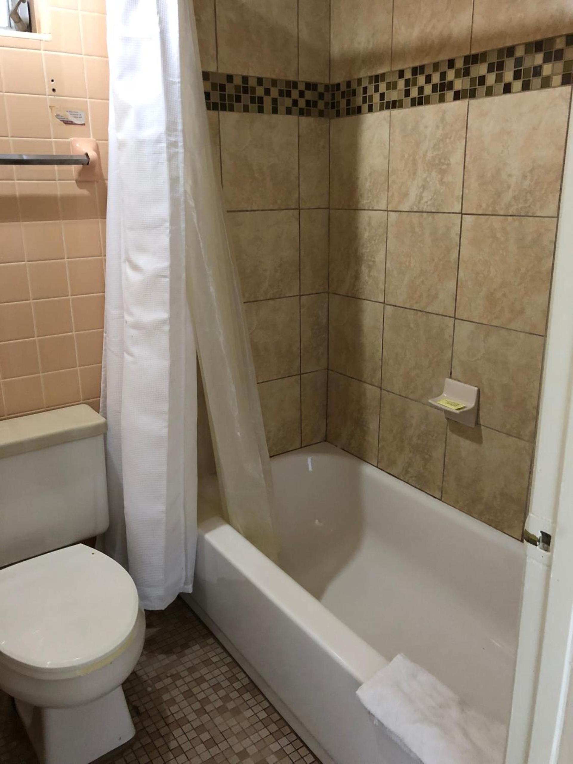 Sunset Inn- Fort Pierce, FL photo 18