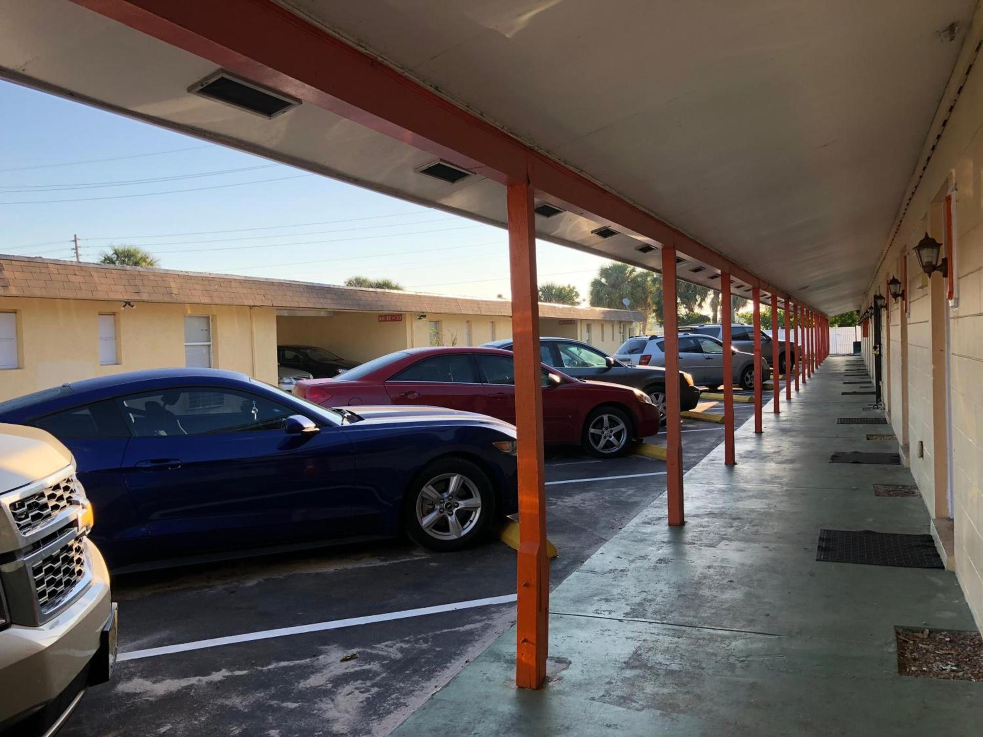 Sunset Inn- Fort Pierce, FL photo 17