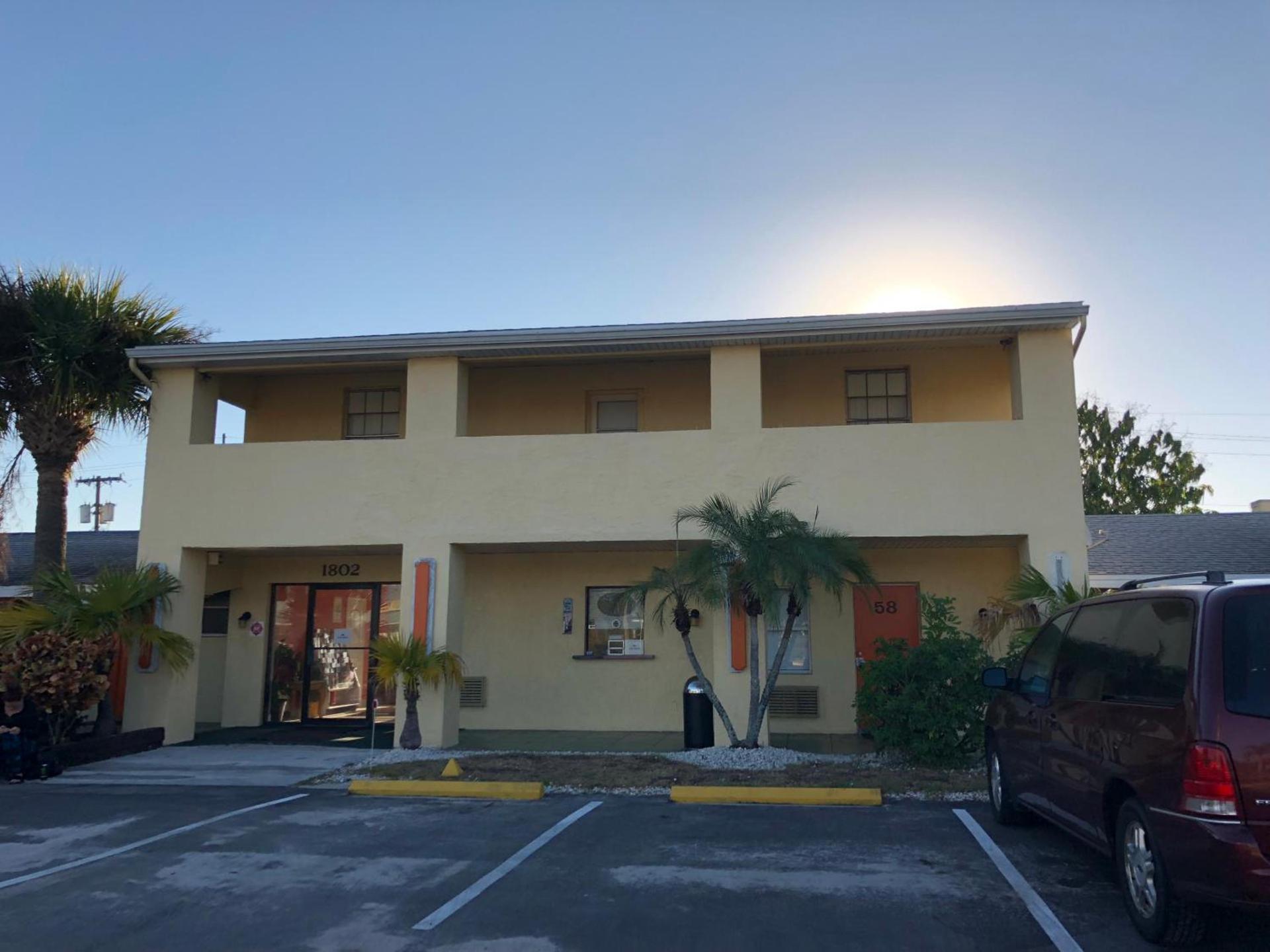 Sunset Inn- Fort Pierce, FL photo 15