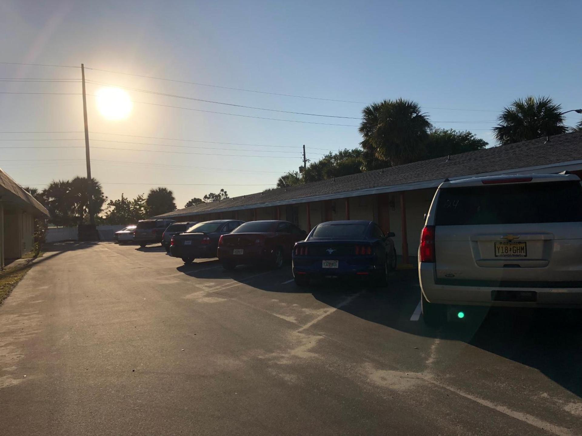 Sunset Inn- Fort Pierce, FL photo 16