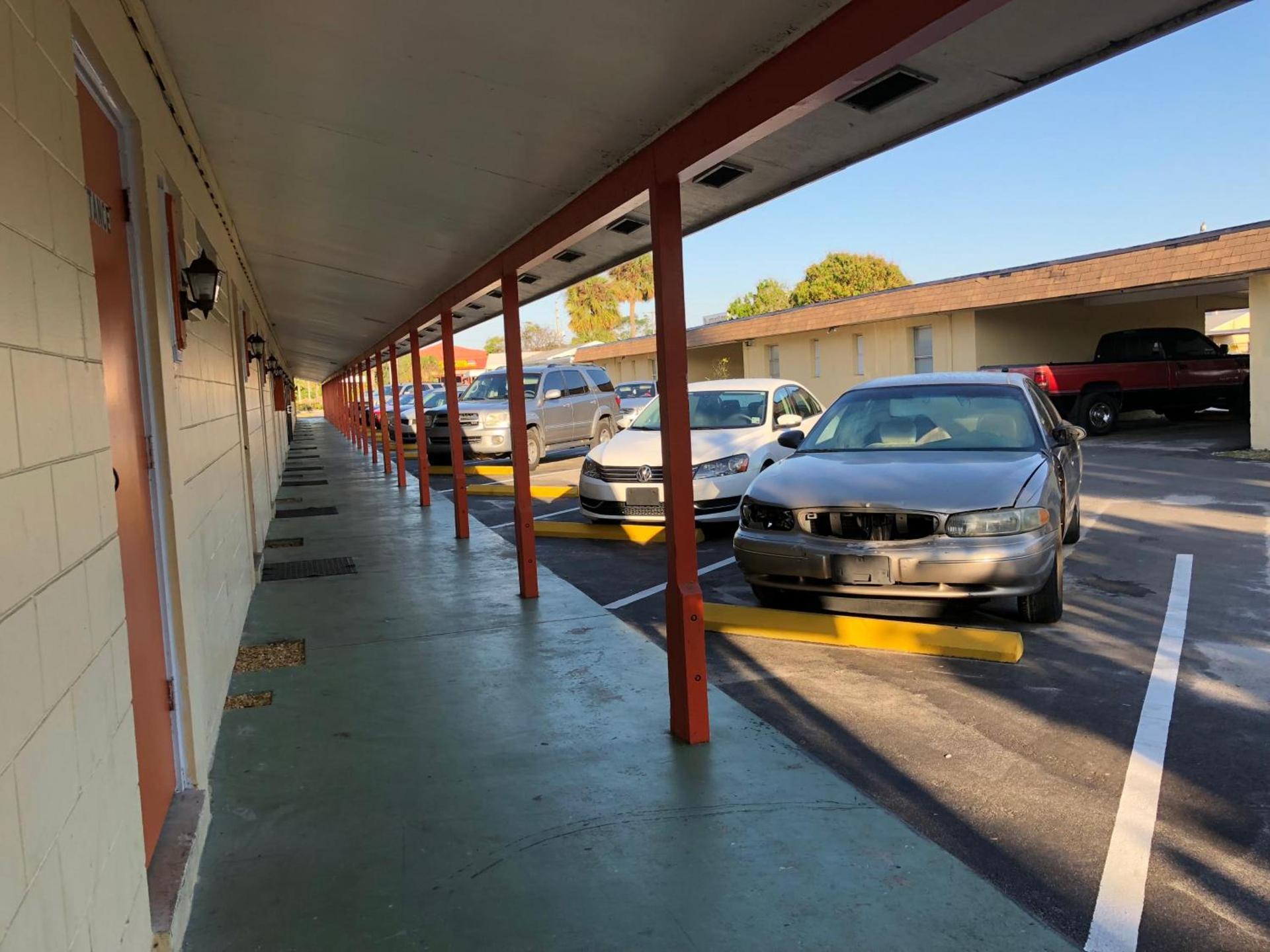 Sunset Inn- Fort Pierce, FL photo 14