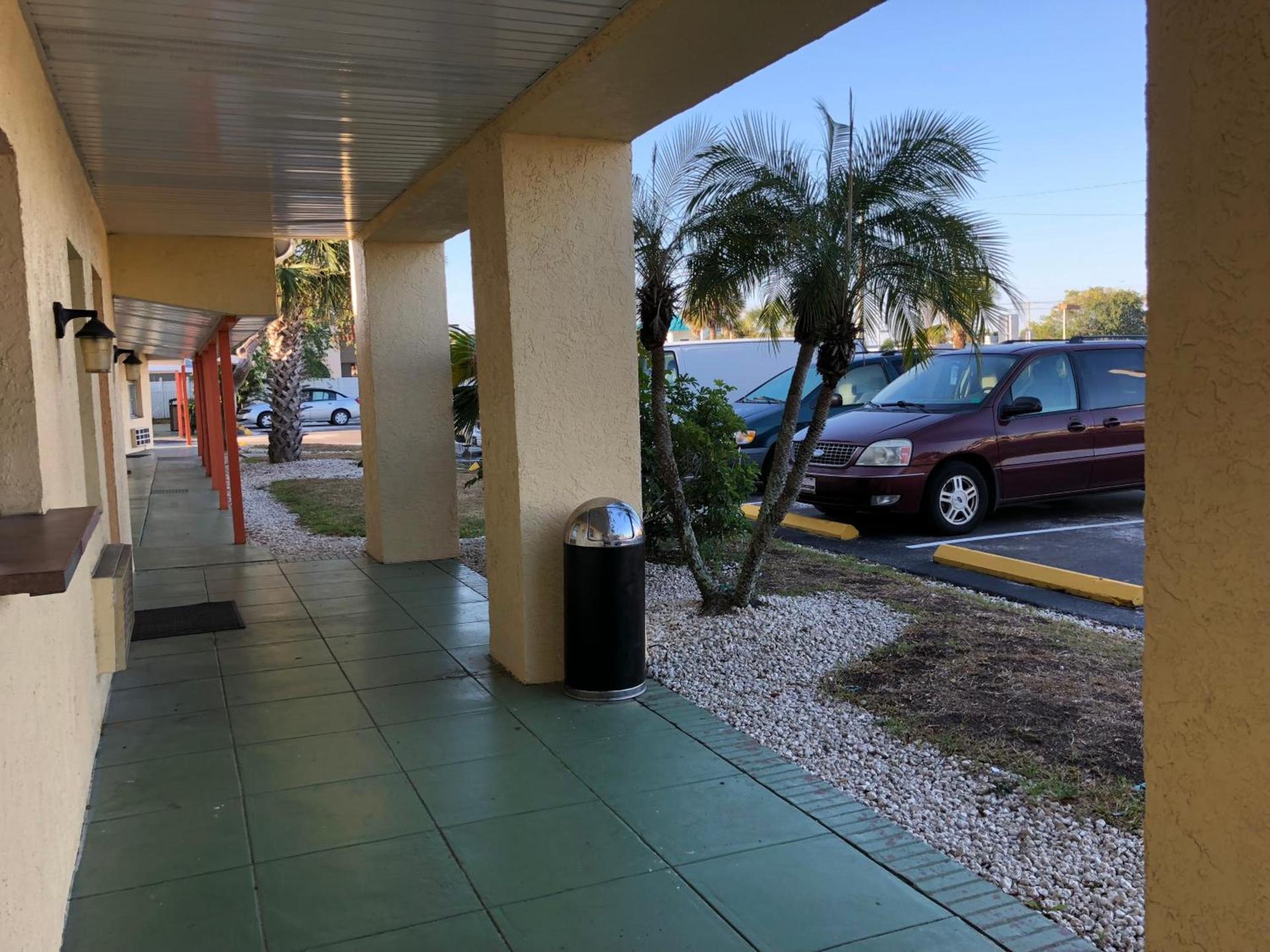Sunset Inn- Fort Pierce, FL photo 13