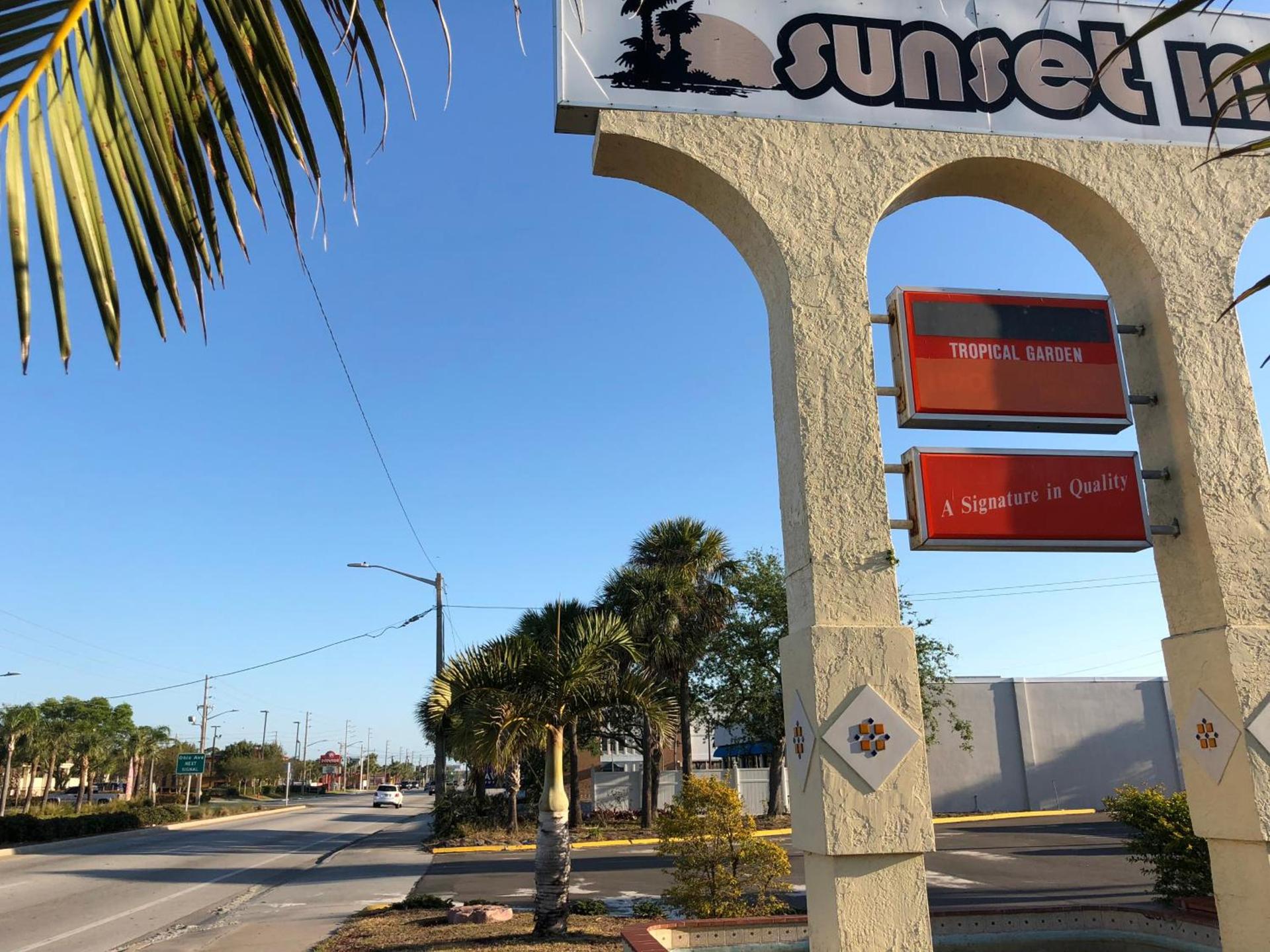 Sunset Inn- Fort Pierce, FL photo 6