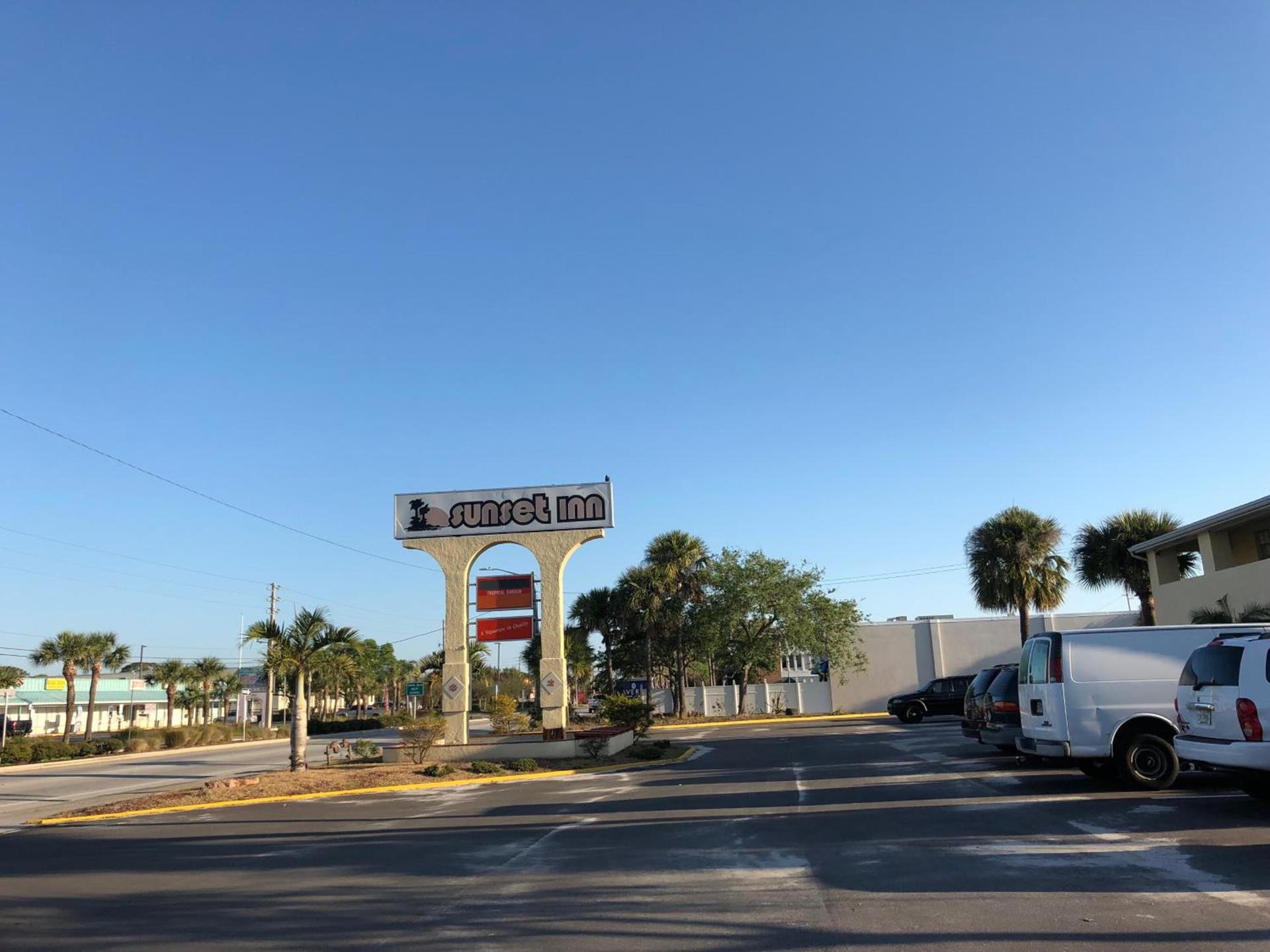 Sunset Inn- Fort Pierce, FL photo 8