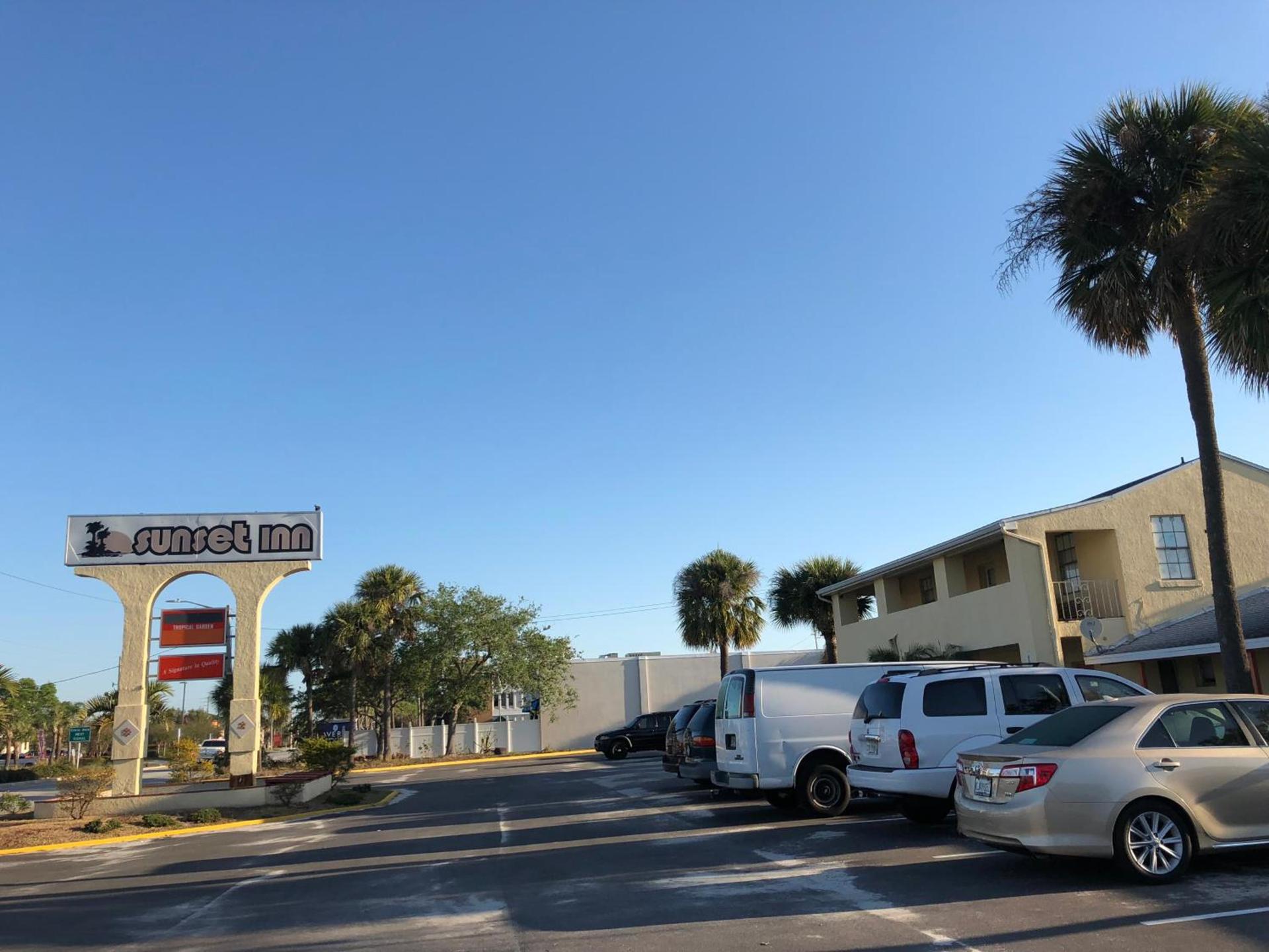 Sunset Inn- Fort Pierce, FL photo 9