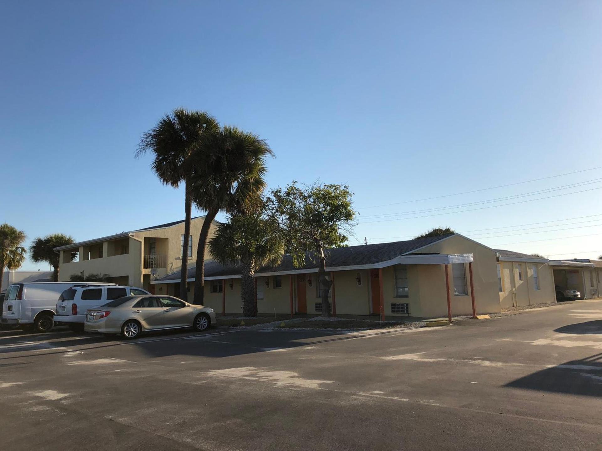 Sunset Inn- Fort Pierce, FL photo 10