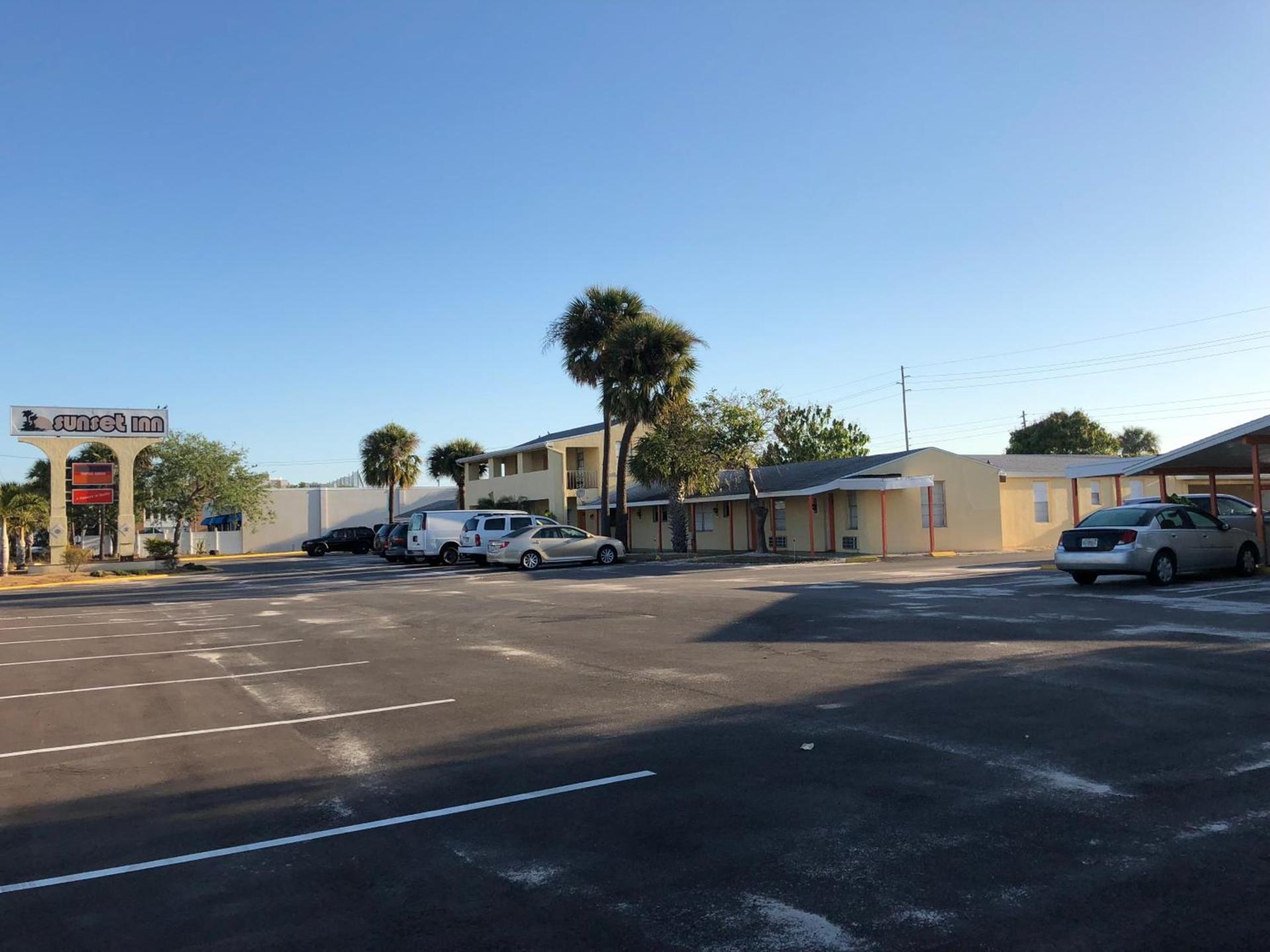Sunset Inn- Fort Pierce, FL photo 12