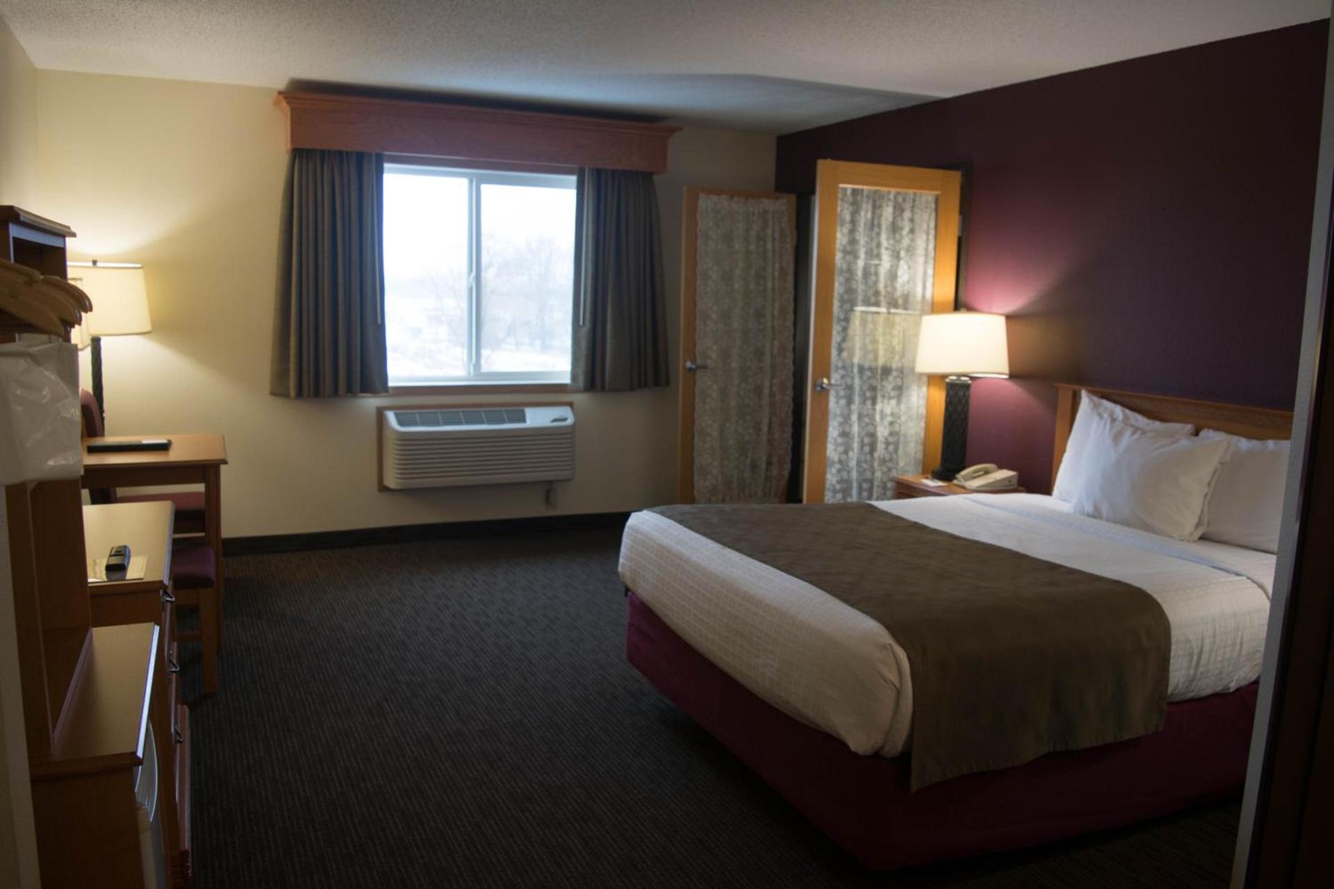 AmericInn by Wyndham Madison SD photo 6