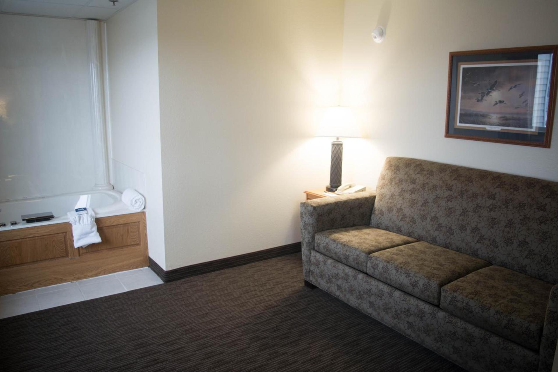 AmericInn by Wyndham Madison SD photo 4
