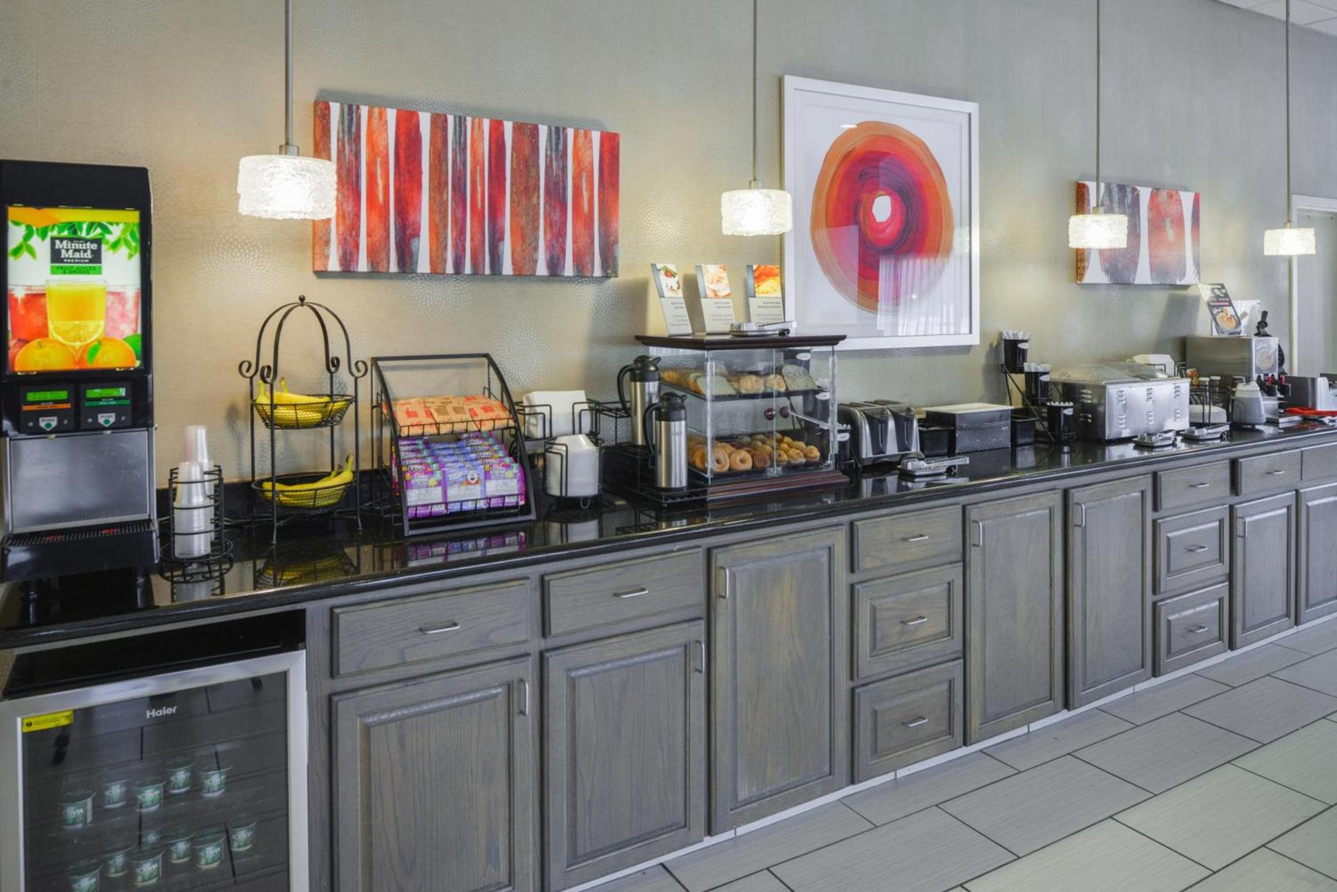 Americas Best Value Inn & Suites Bastrop photo 8
