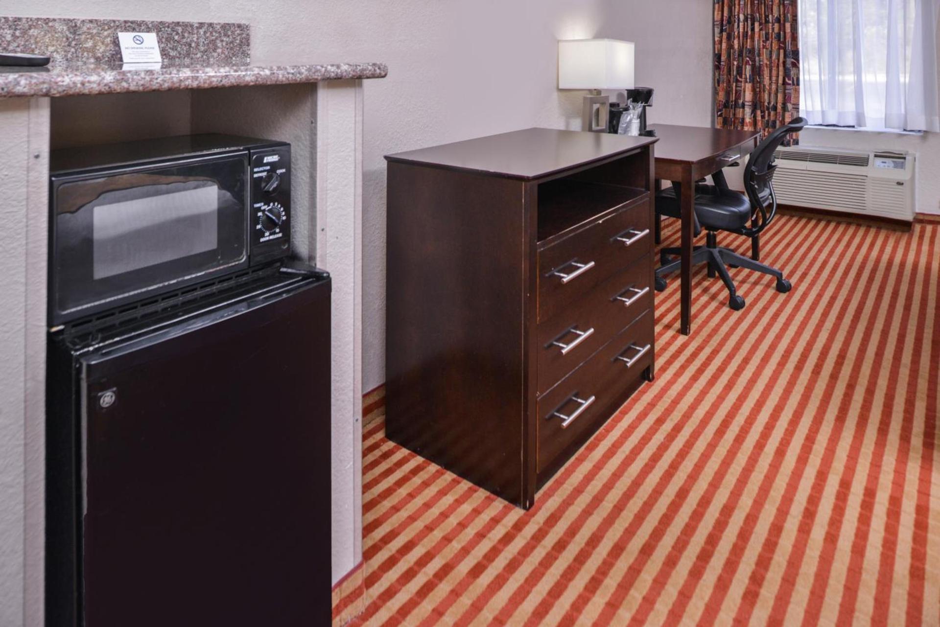 Americas Best Value Inn & Suites Bastrop photo 13