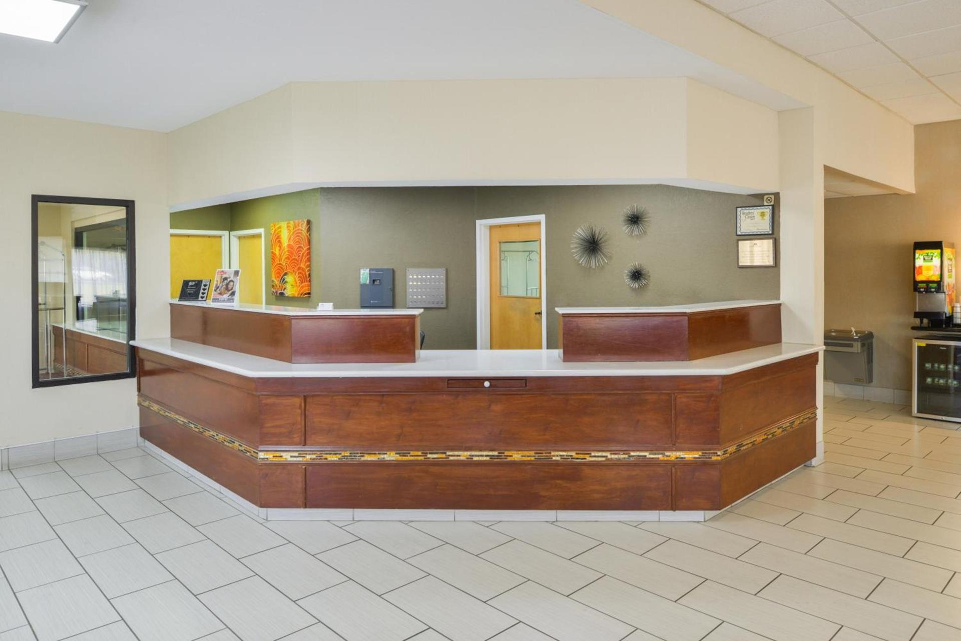 Americas Best Value Inn & Suites Bastrop photo 6