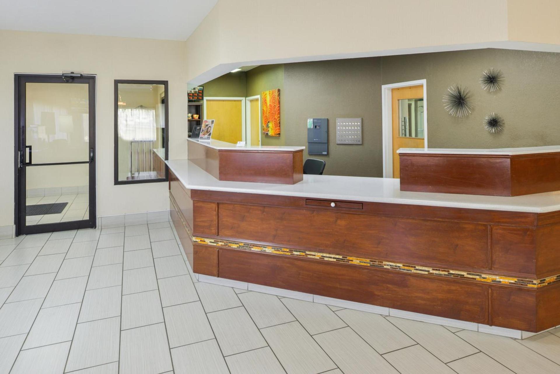 Americas Best Value Inn & Suites Bastrop photo 5