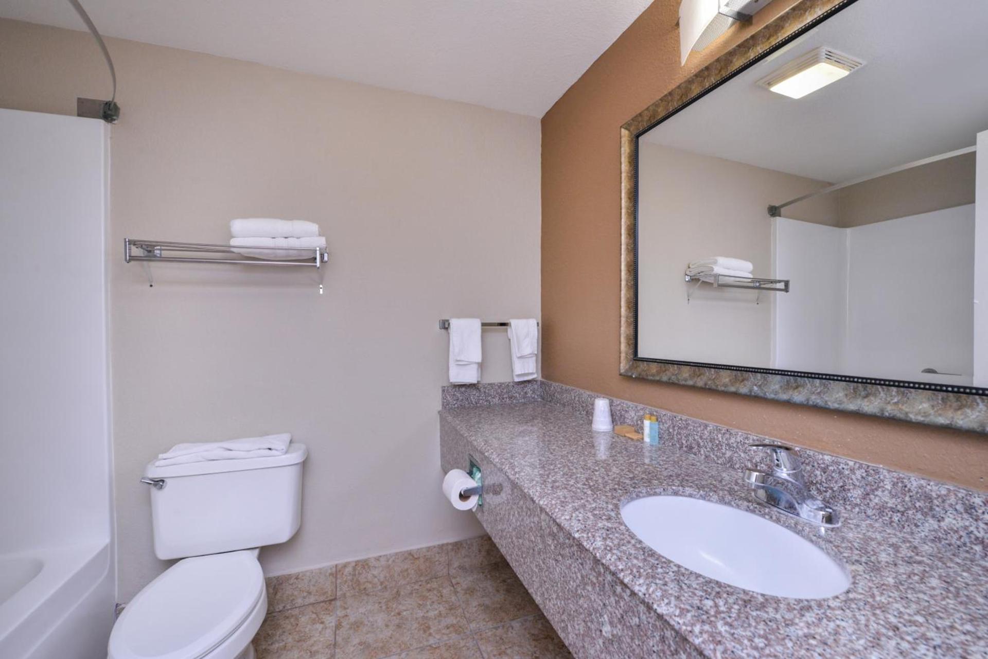 Americas Best Value Inn & Suites Bastrop photo 12