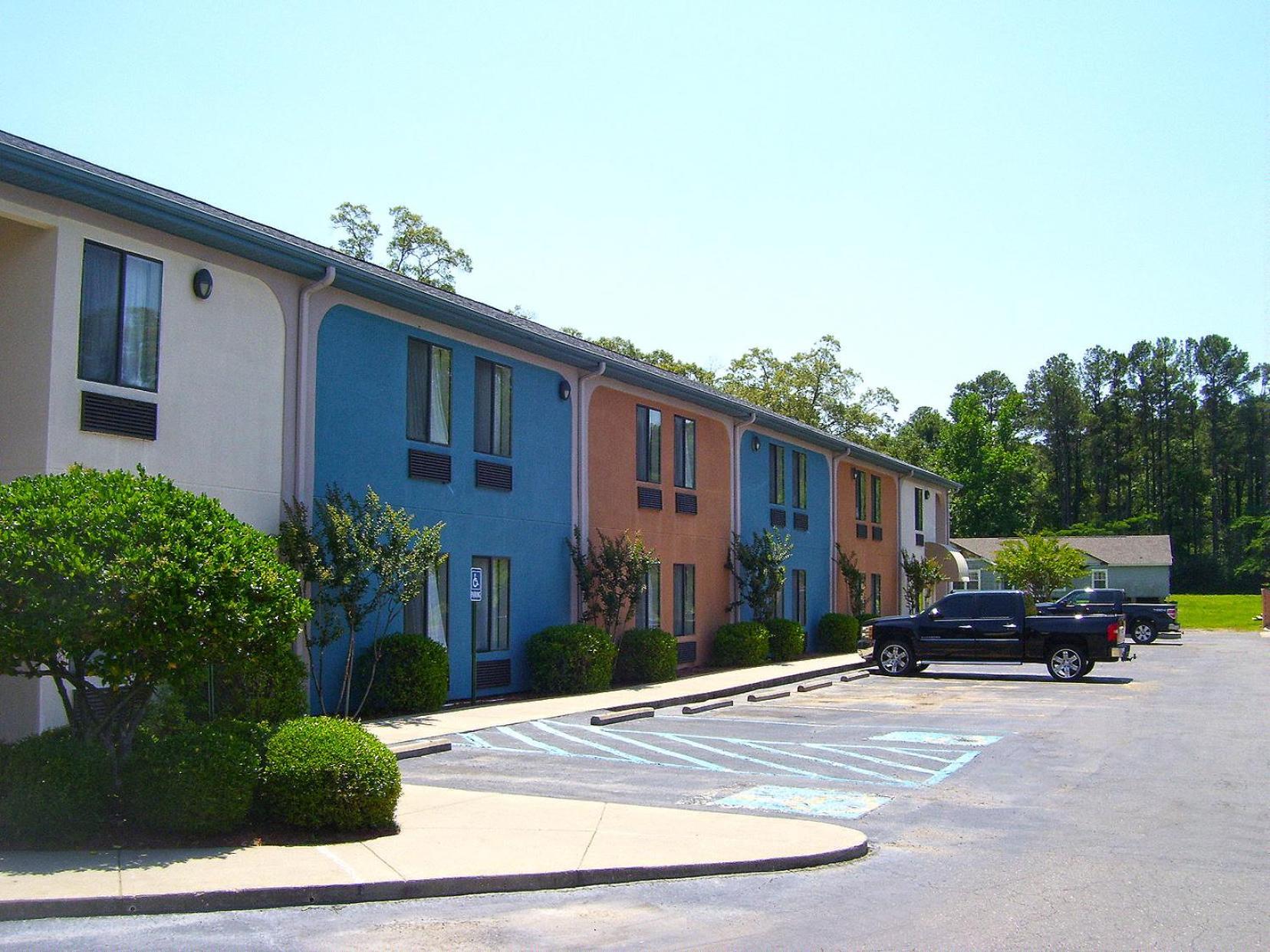 Americas Best Value Inn & Suites Bastrop photo 4
