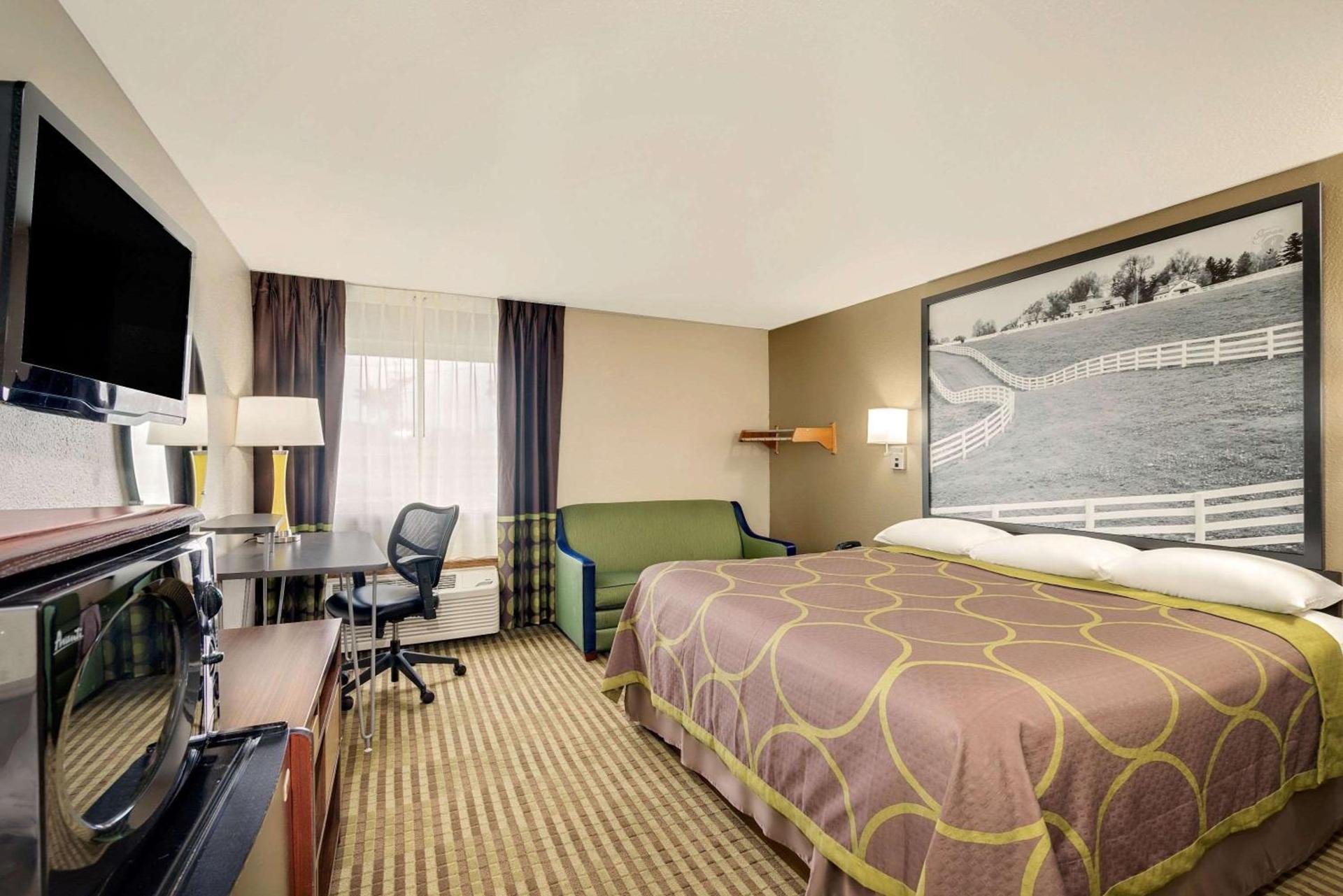 Super 8 by Wyndham Lexington Hamburg Area photo 17