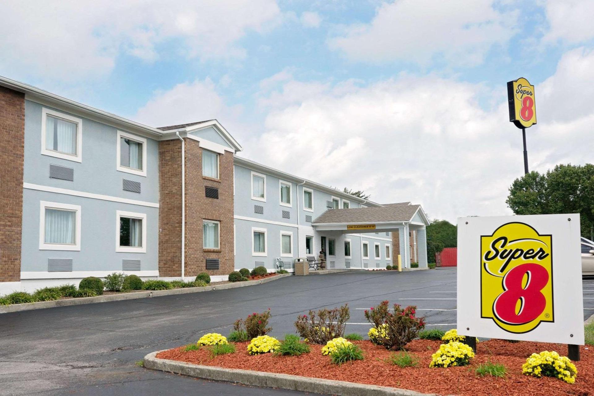 Super 8 by Wyndham Lexington Hamburg Area photo 1