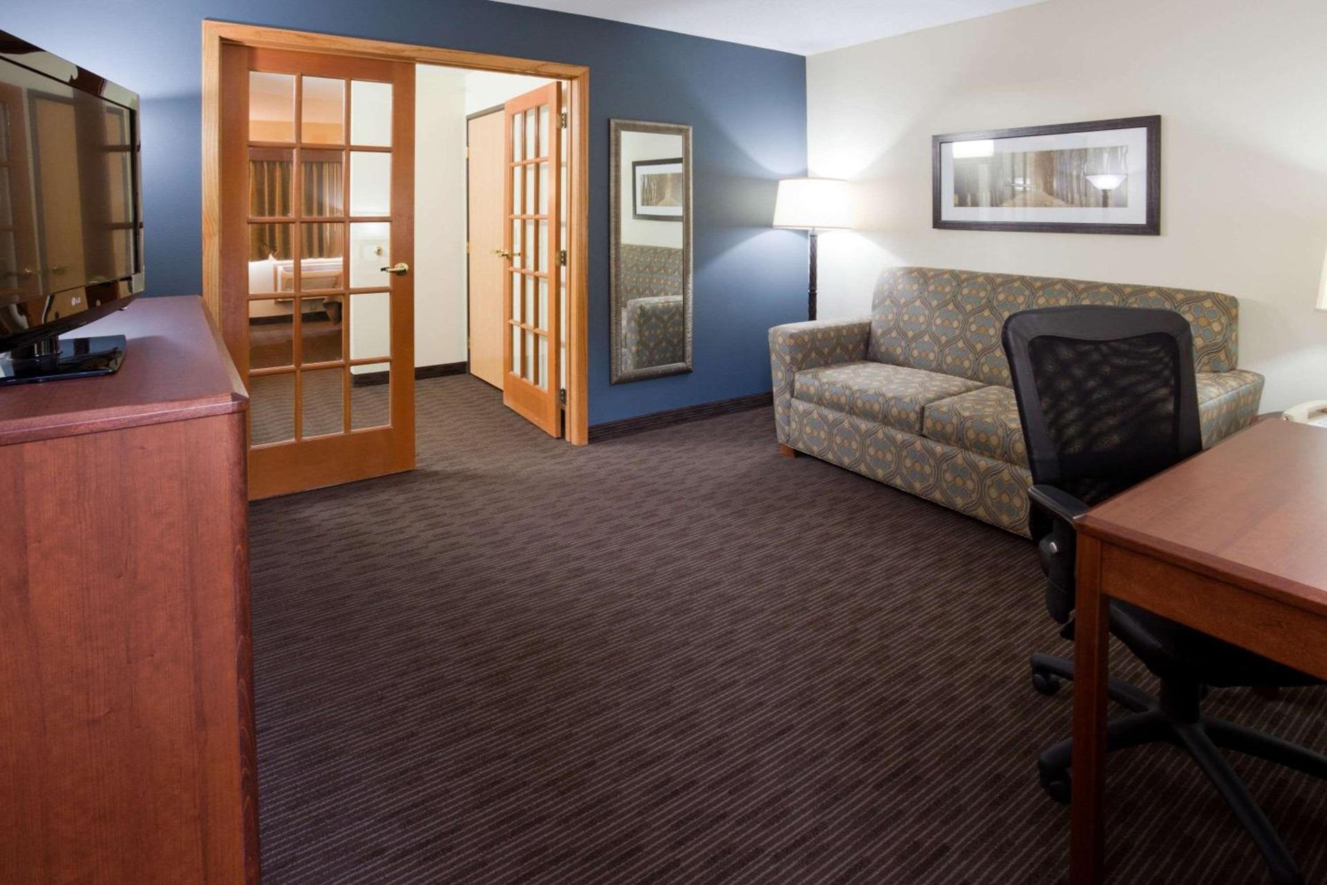AmericInn by Wyndham Princeton MN photo 34