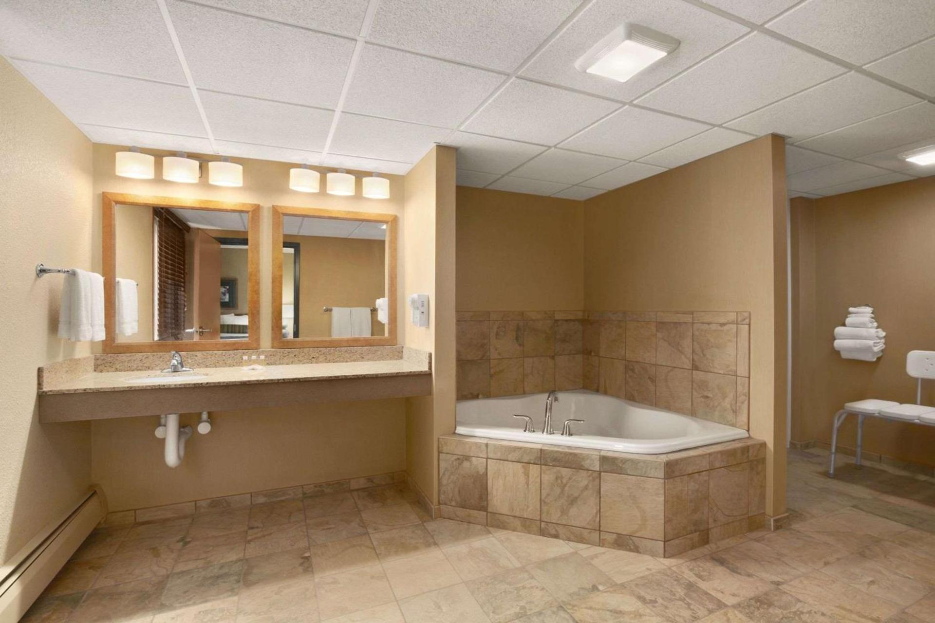 Days Inn by Wyndham Helena photo 9