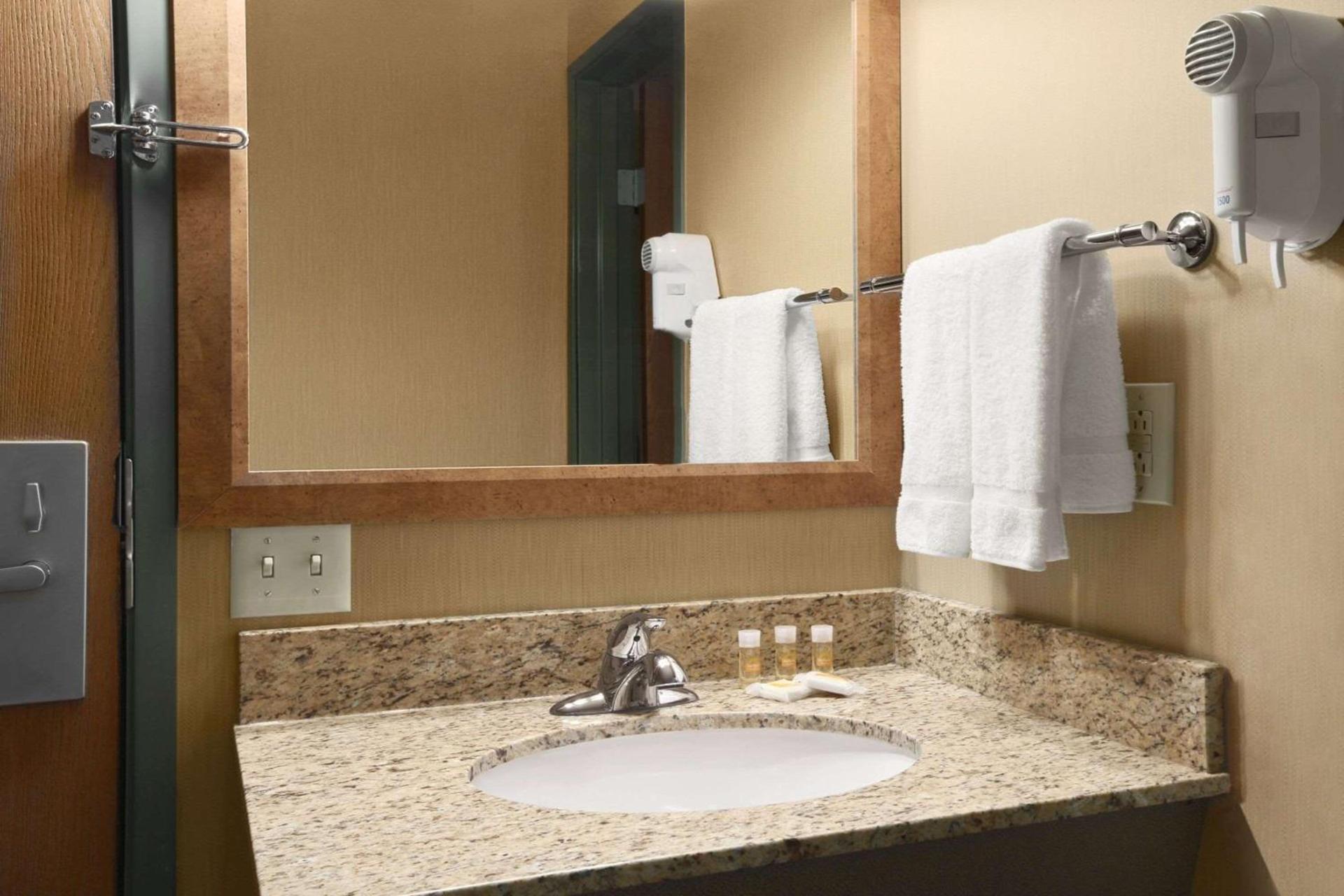 Days Inn by Wyndham Helena photo 7