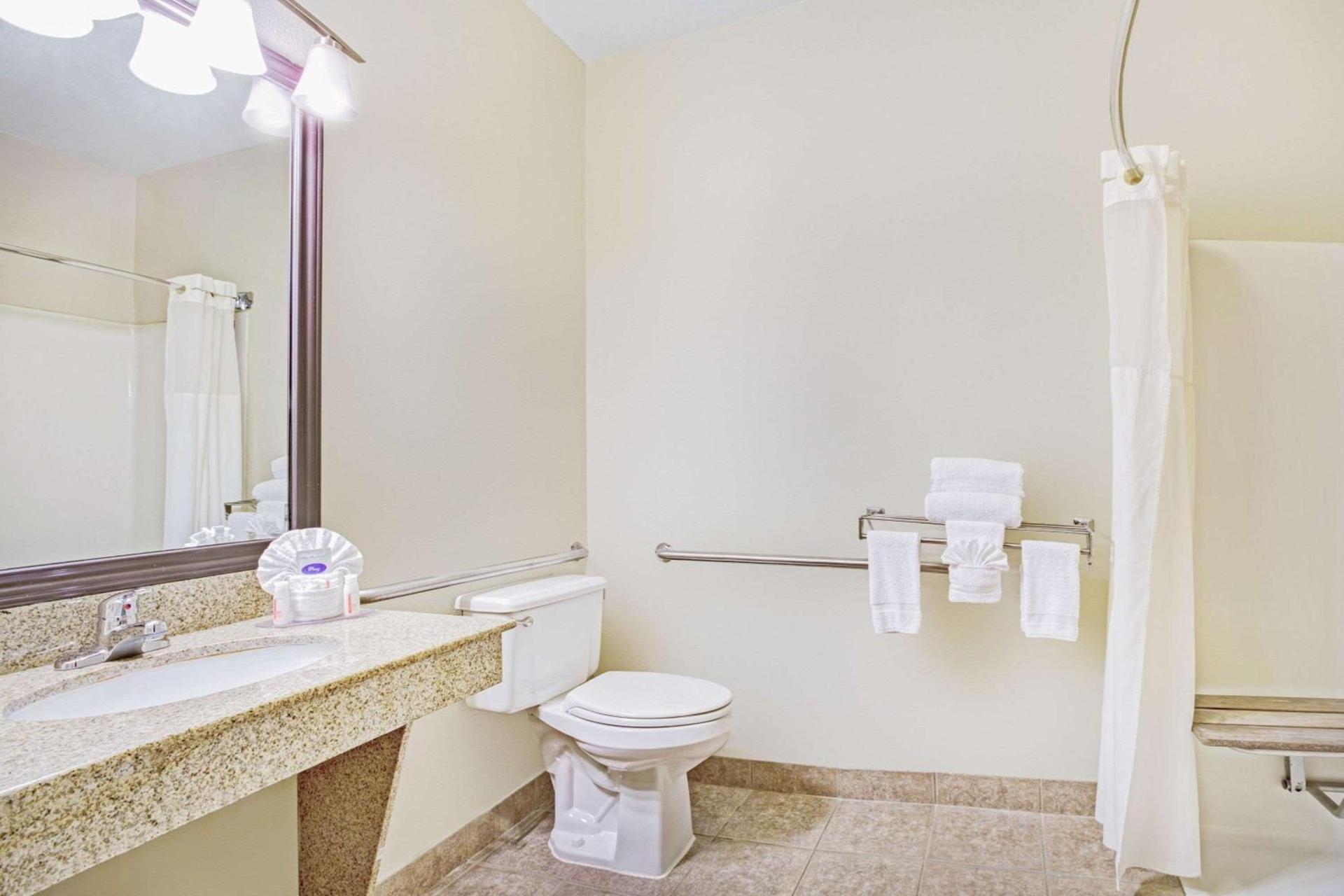 Baymont by Wyndham Dallas/ Love Field photo 7
