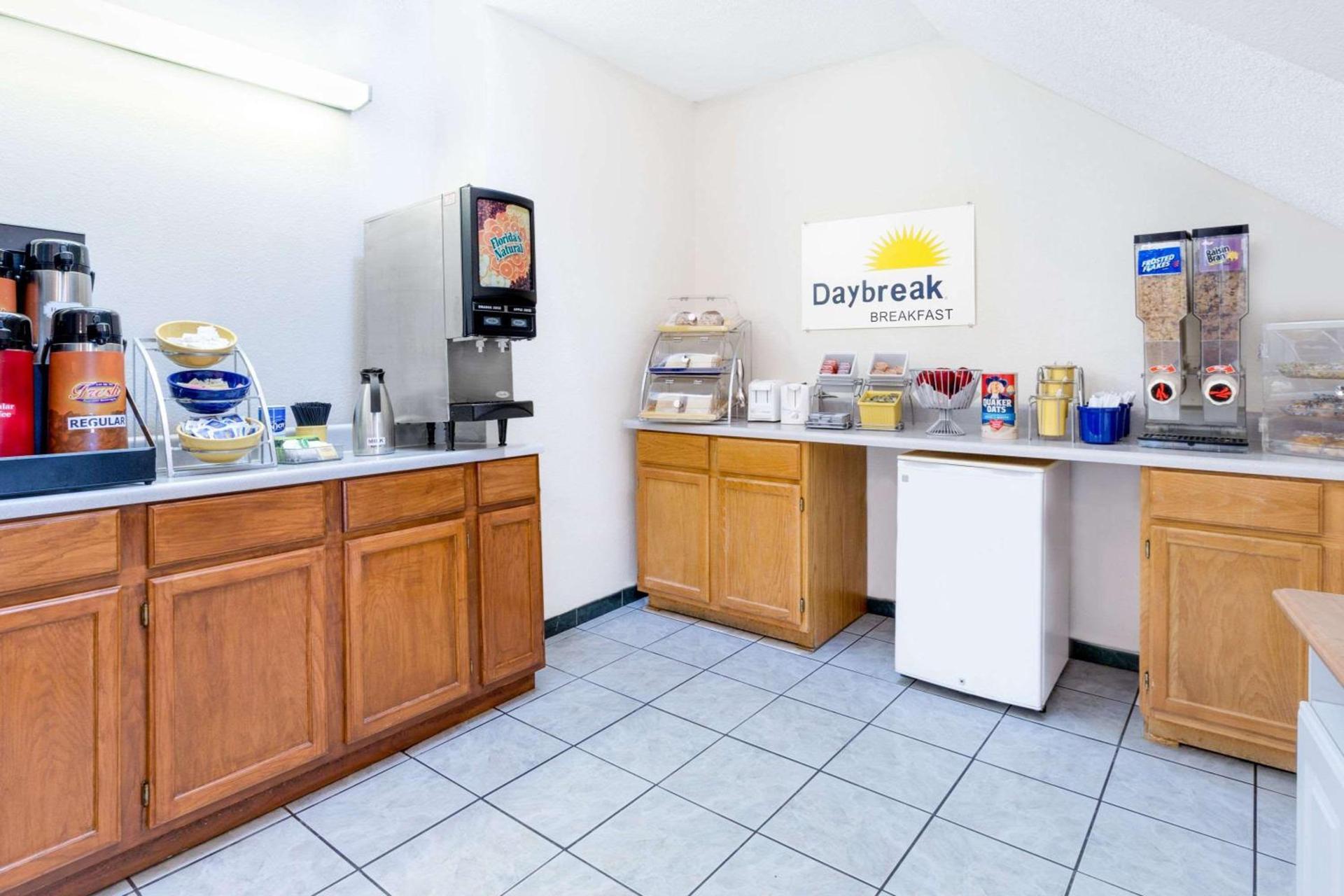 Days Inn by Wyndham Concordia photo 14