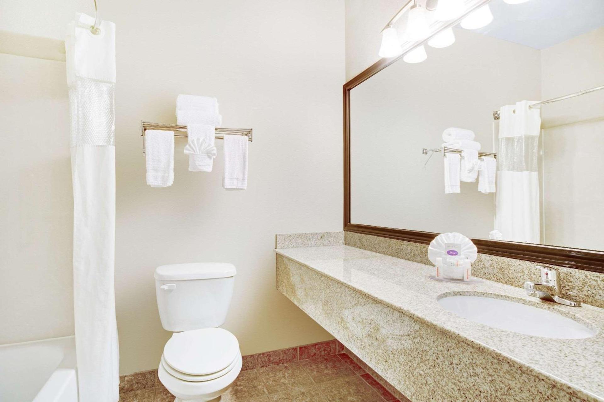 Baymont by Wyndham Dallas/ Love Field photo 6