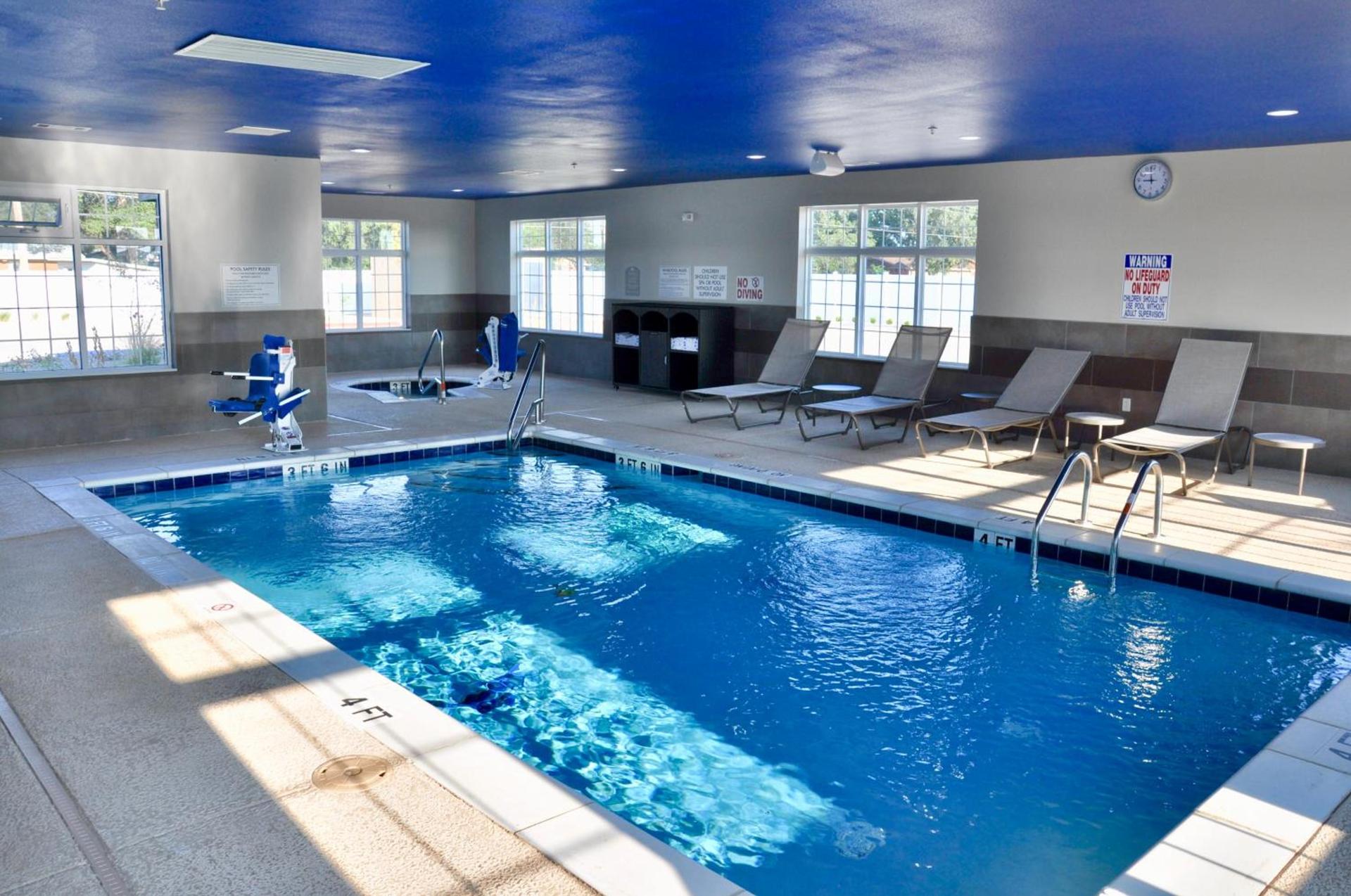 Microtel Inn & Suites by Wyndham Lubbock photo 2