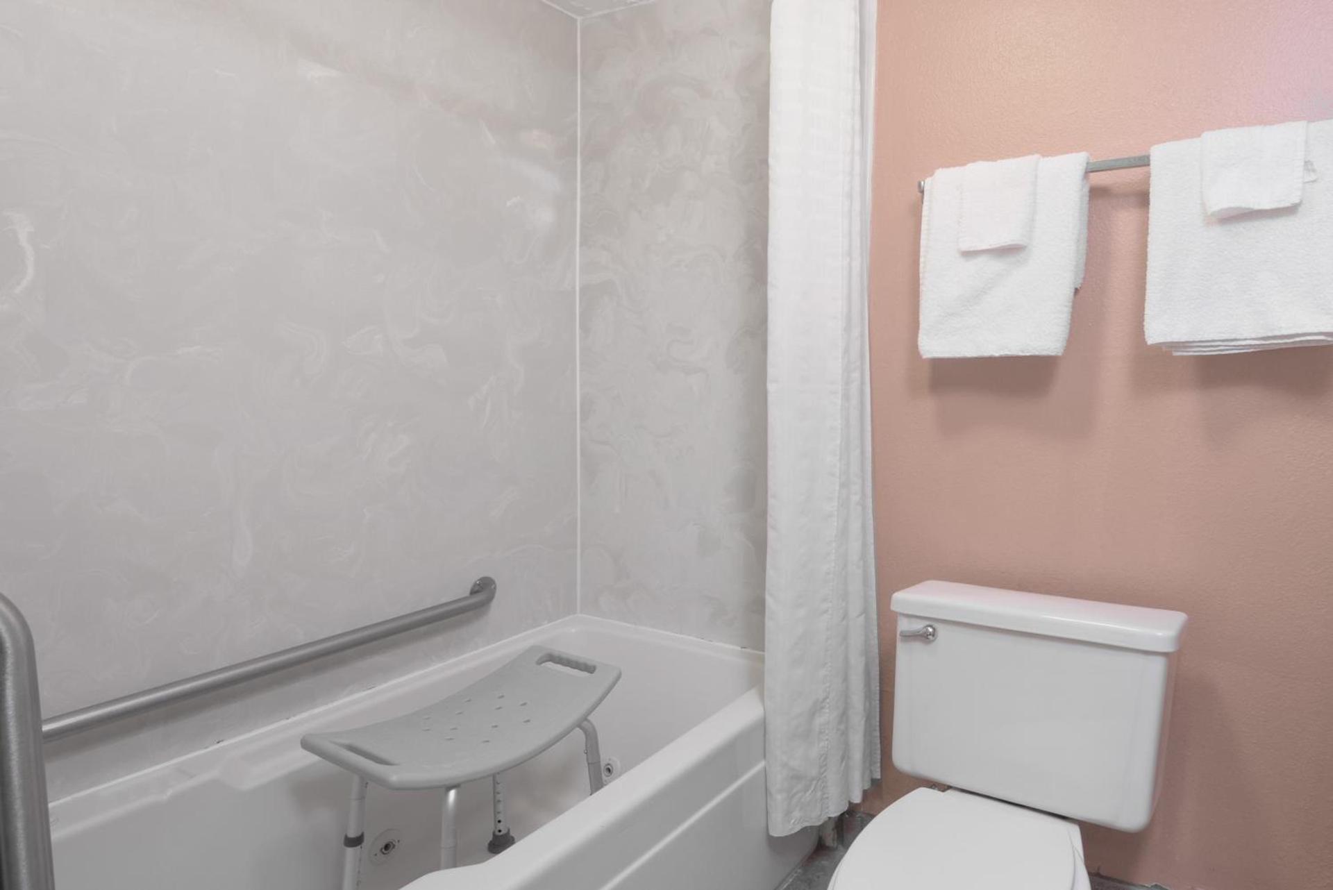Howard Johnson by Wyndham San Marcos photo 45