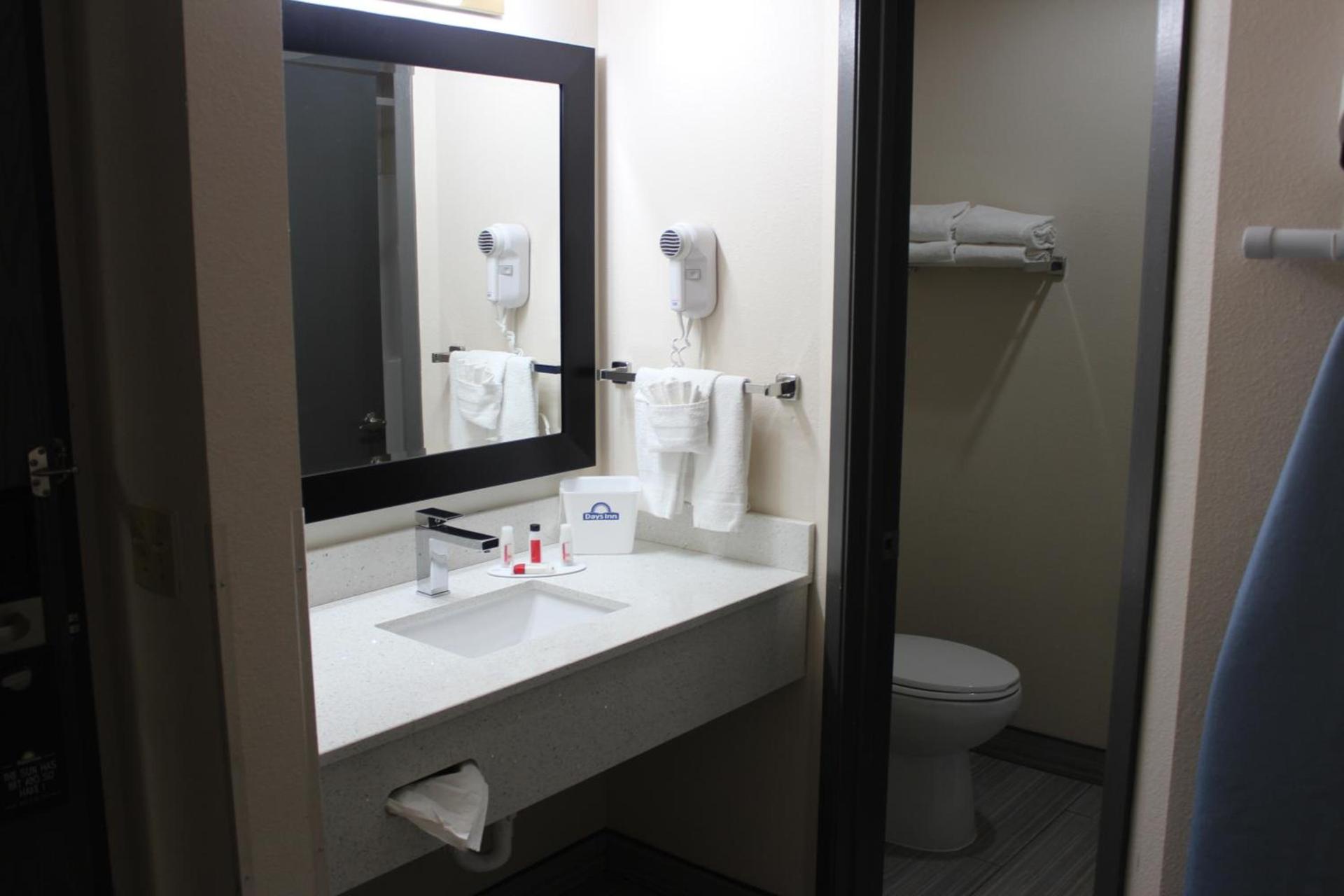 Days Inn by Wyndham Ritzville photo 50
