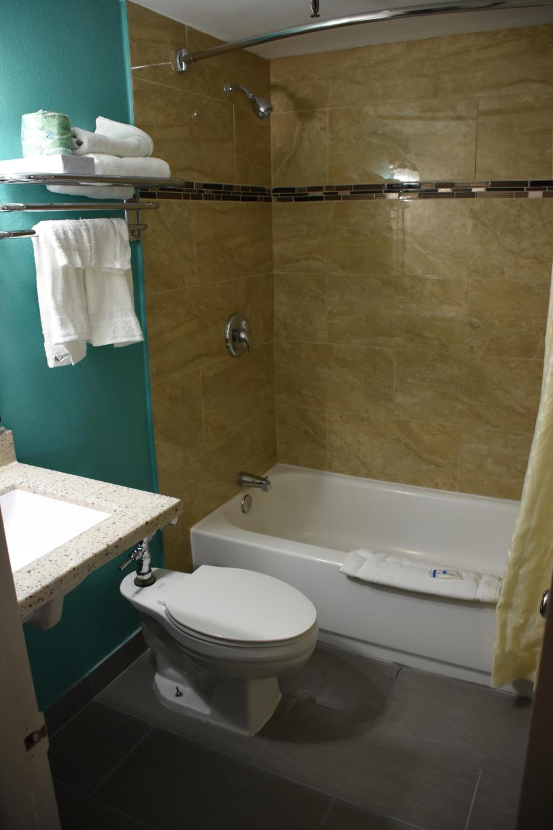 Rodeway Inn Syracuse Carrier Circle photo 22