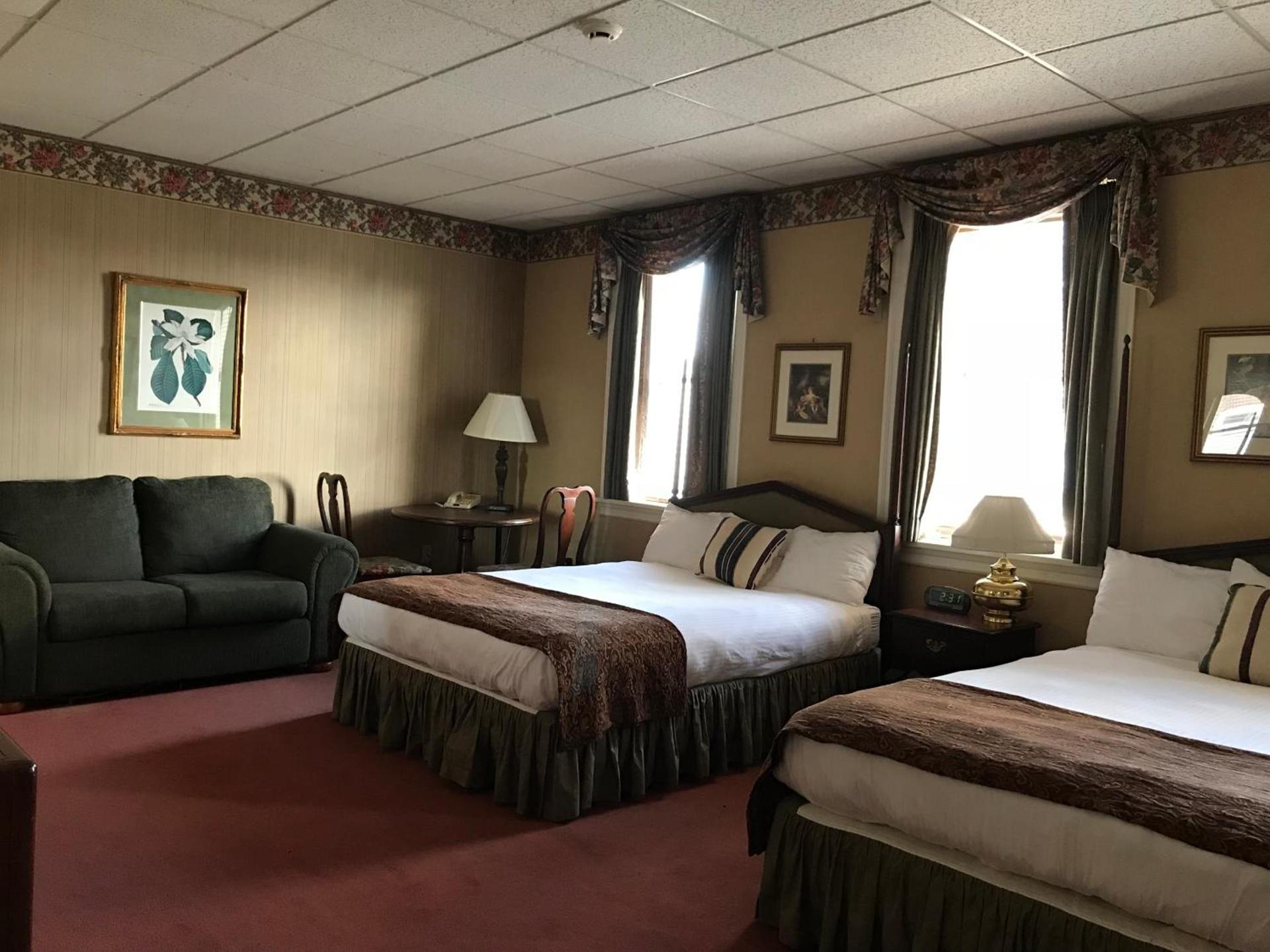 Waynebrook Inn photo 11
