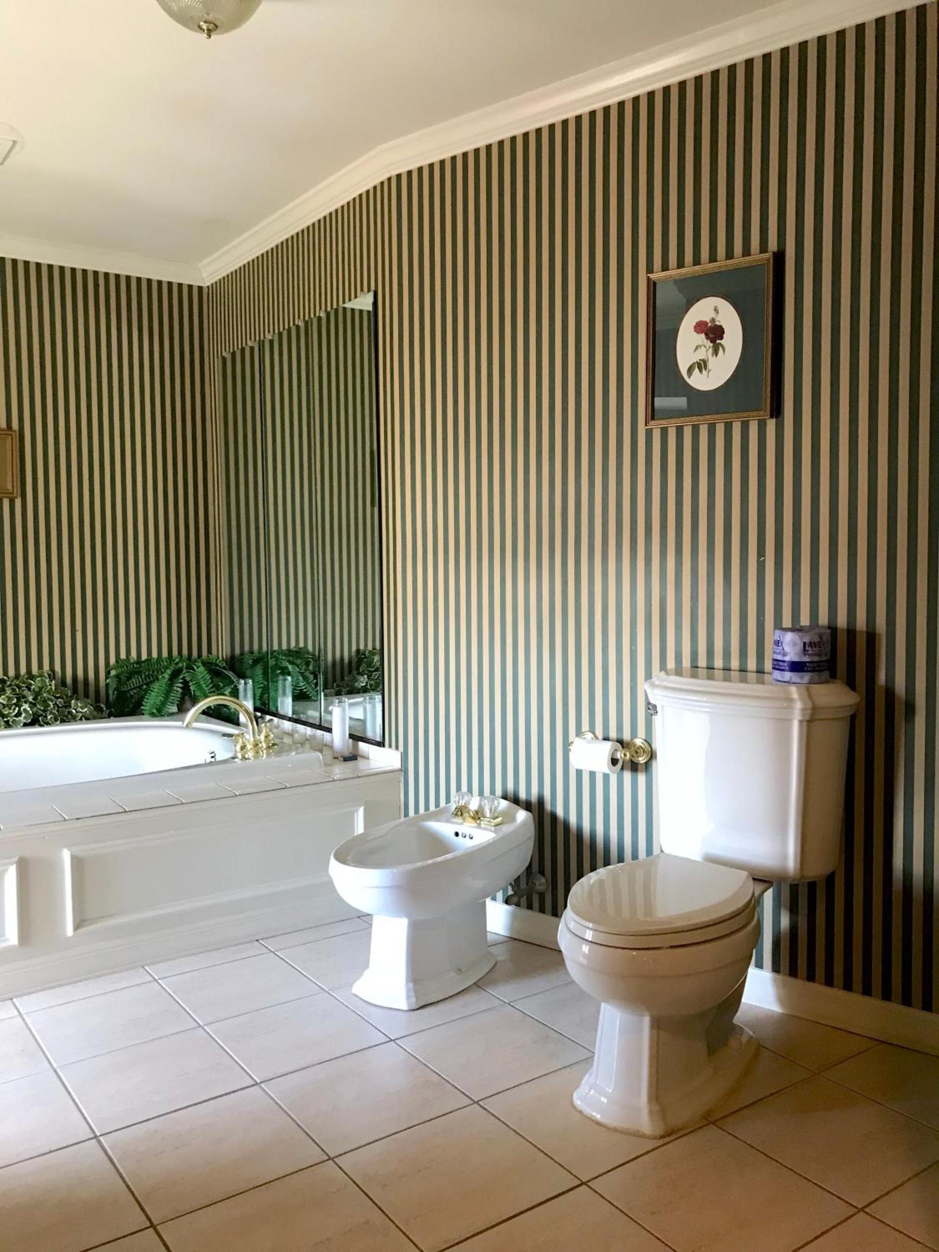 Waynebrook Inn photo 24