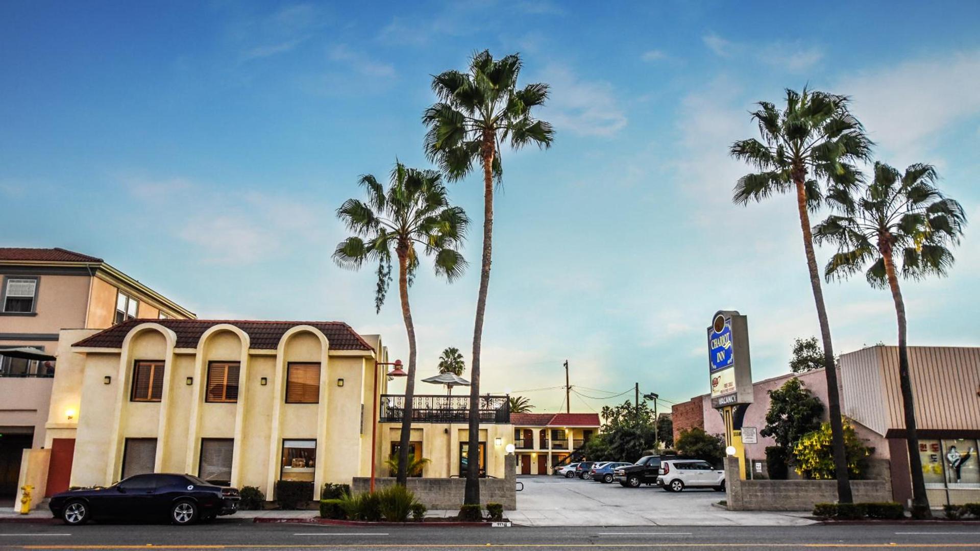 Chariot Inn Glendale - Pasadena photo 2