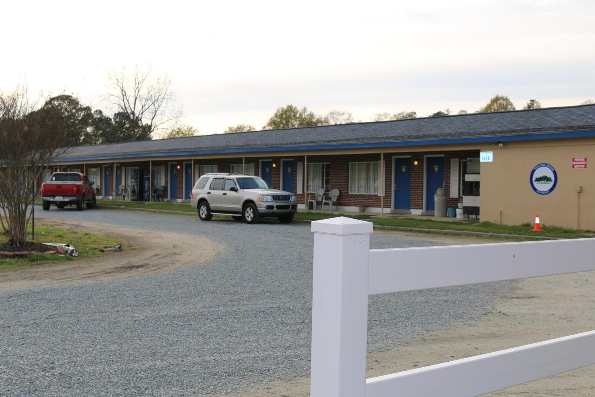Four Oaks Lodging photo 9