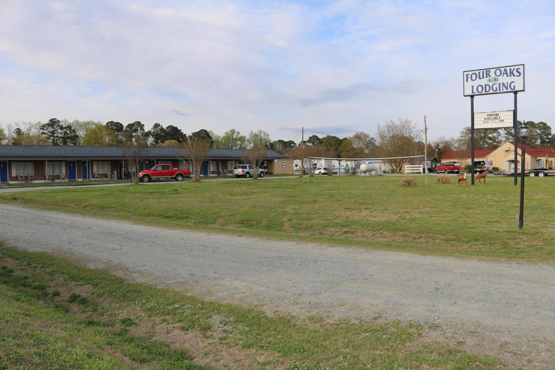 Four Oaks Lodging photo 13