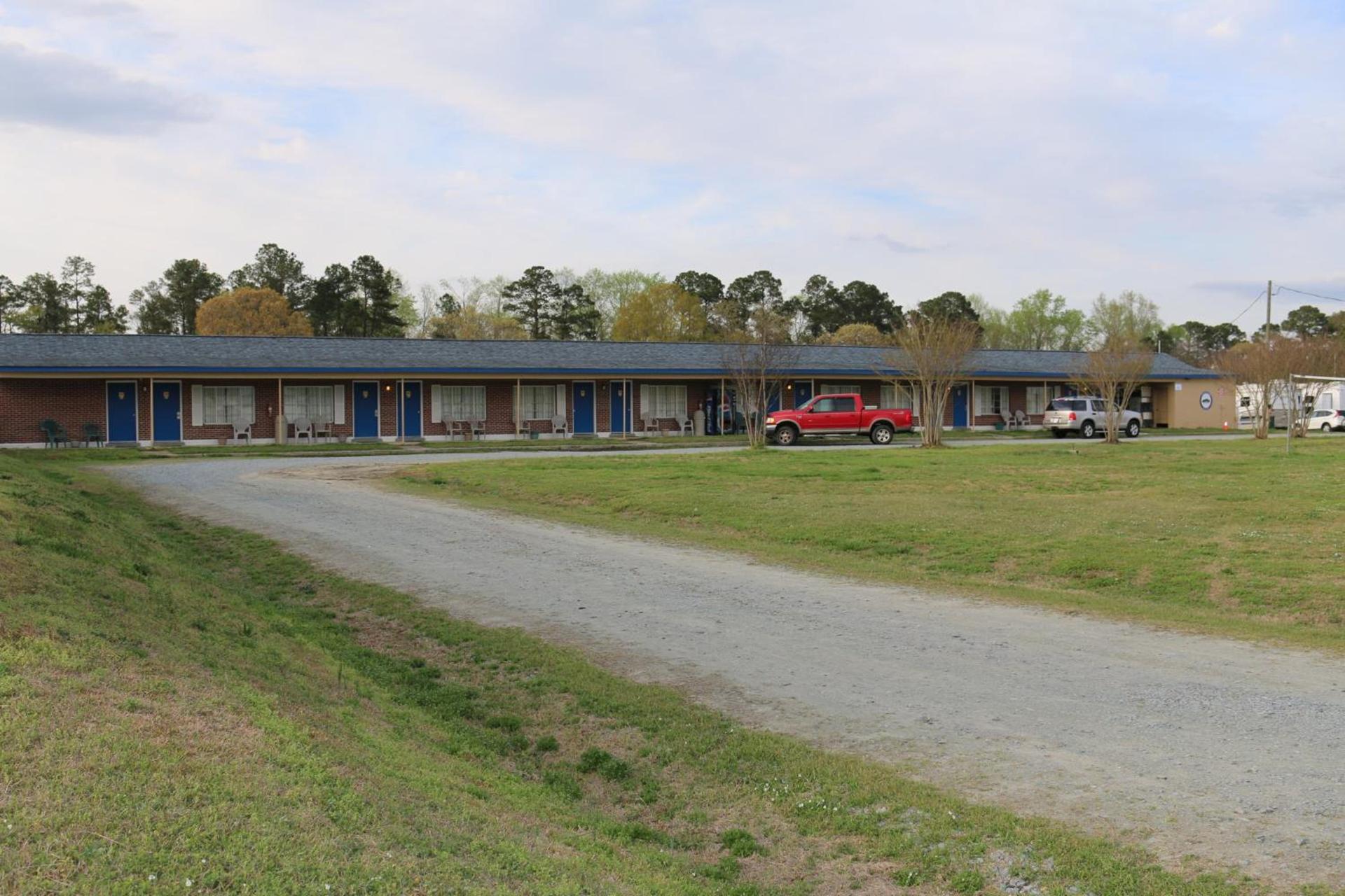 Four Oaks Lodging photo 8