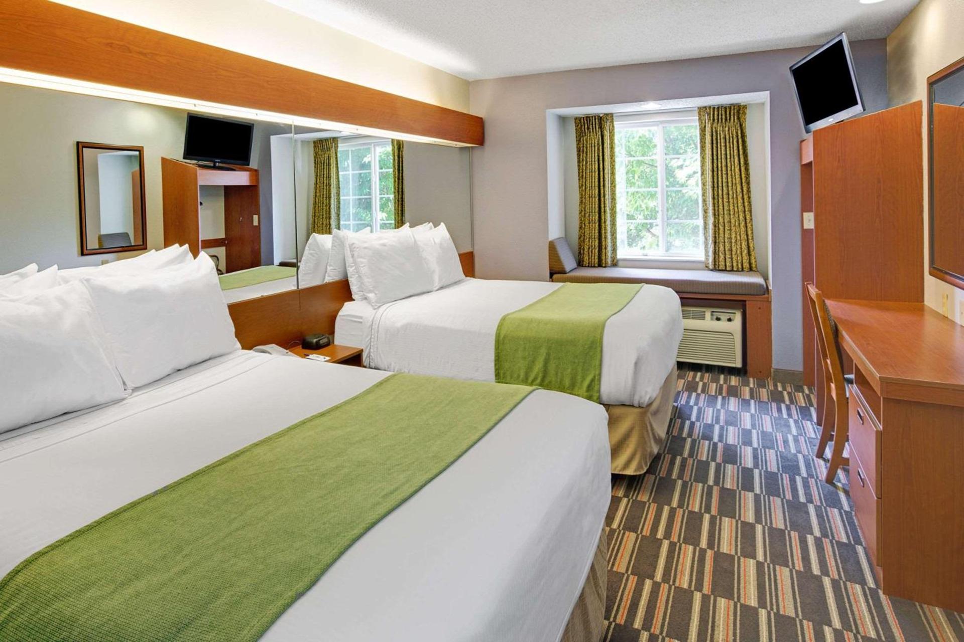 Microtel Inn & Suites by Wyndham Cherokee photo 8