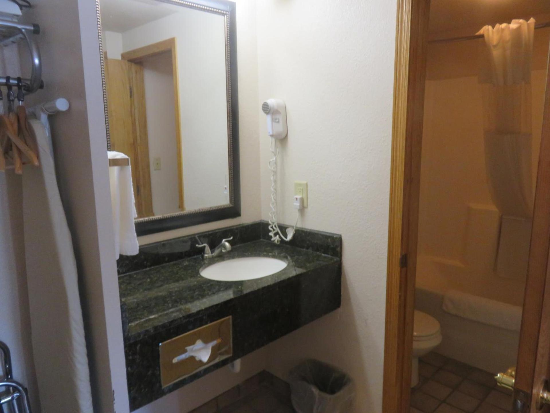 Baymont by Wyndham Fargo photo 16