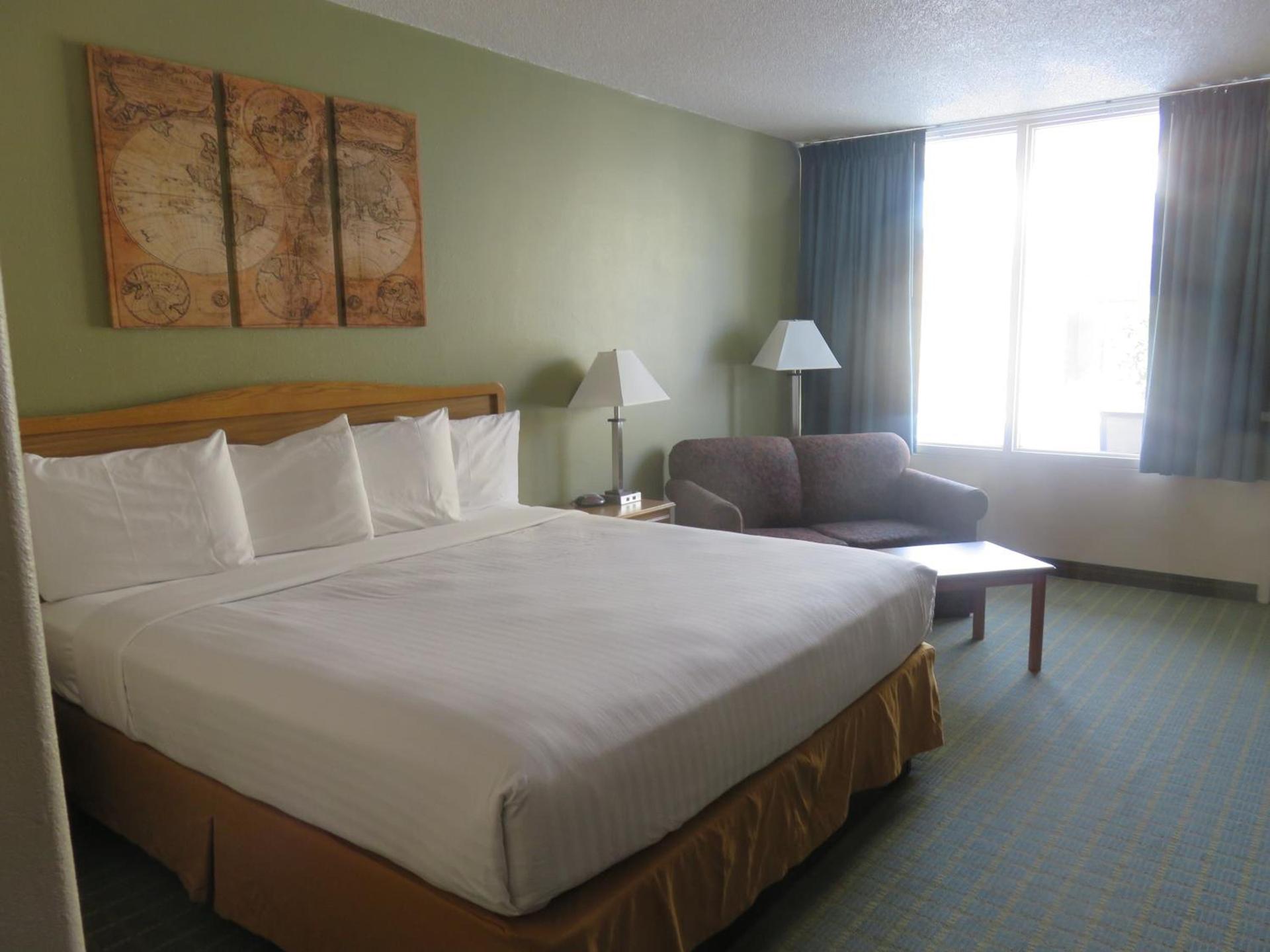 Baymont by Wyndham Fargo photo 12