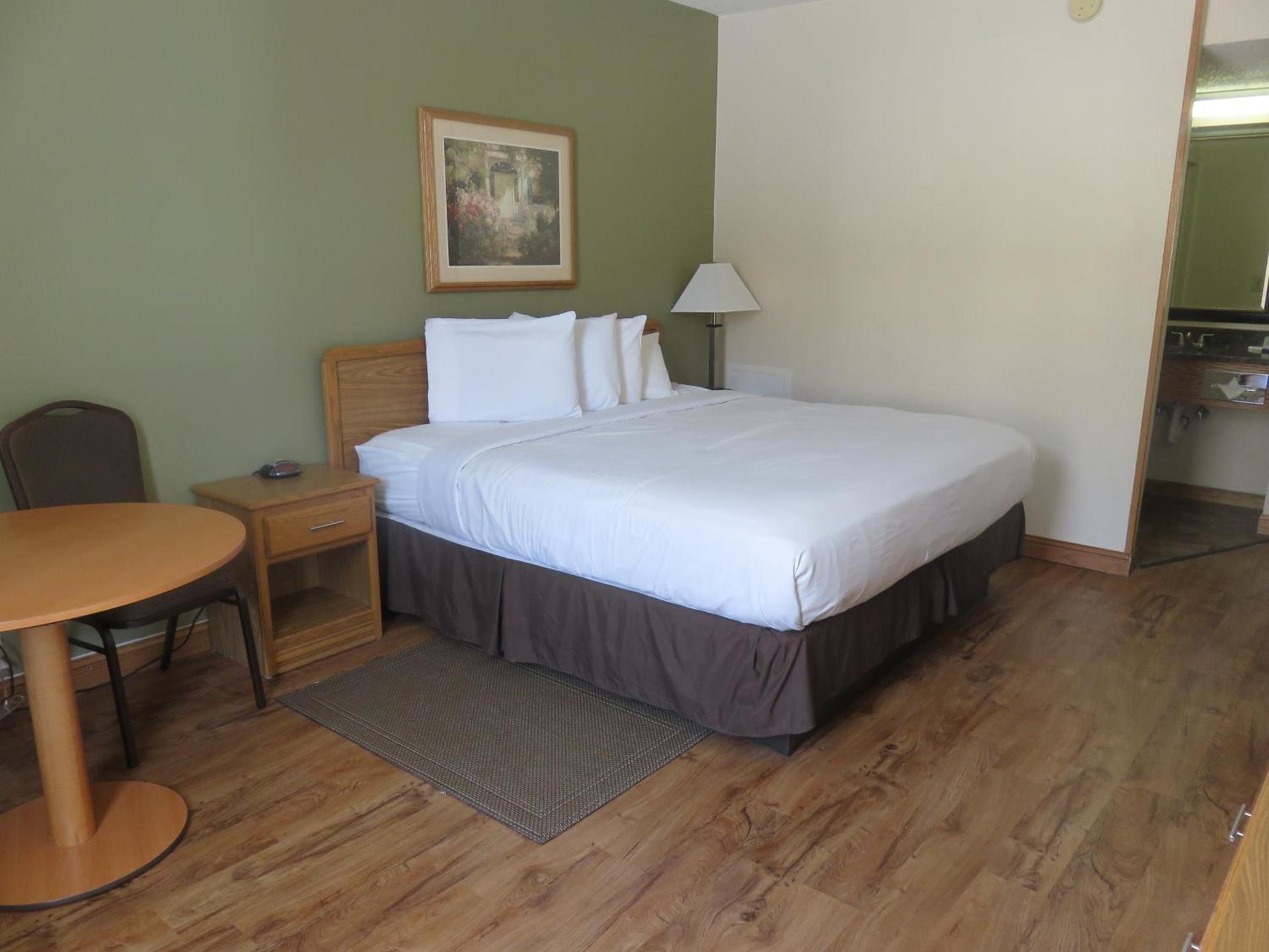 Baymont by Wyndham Fargo photo 11