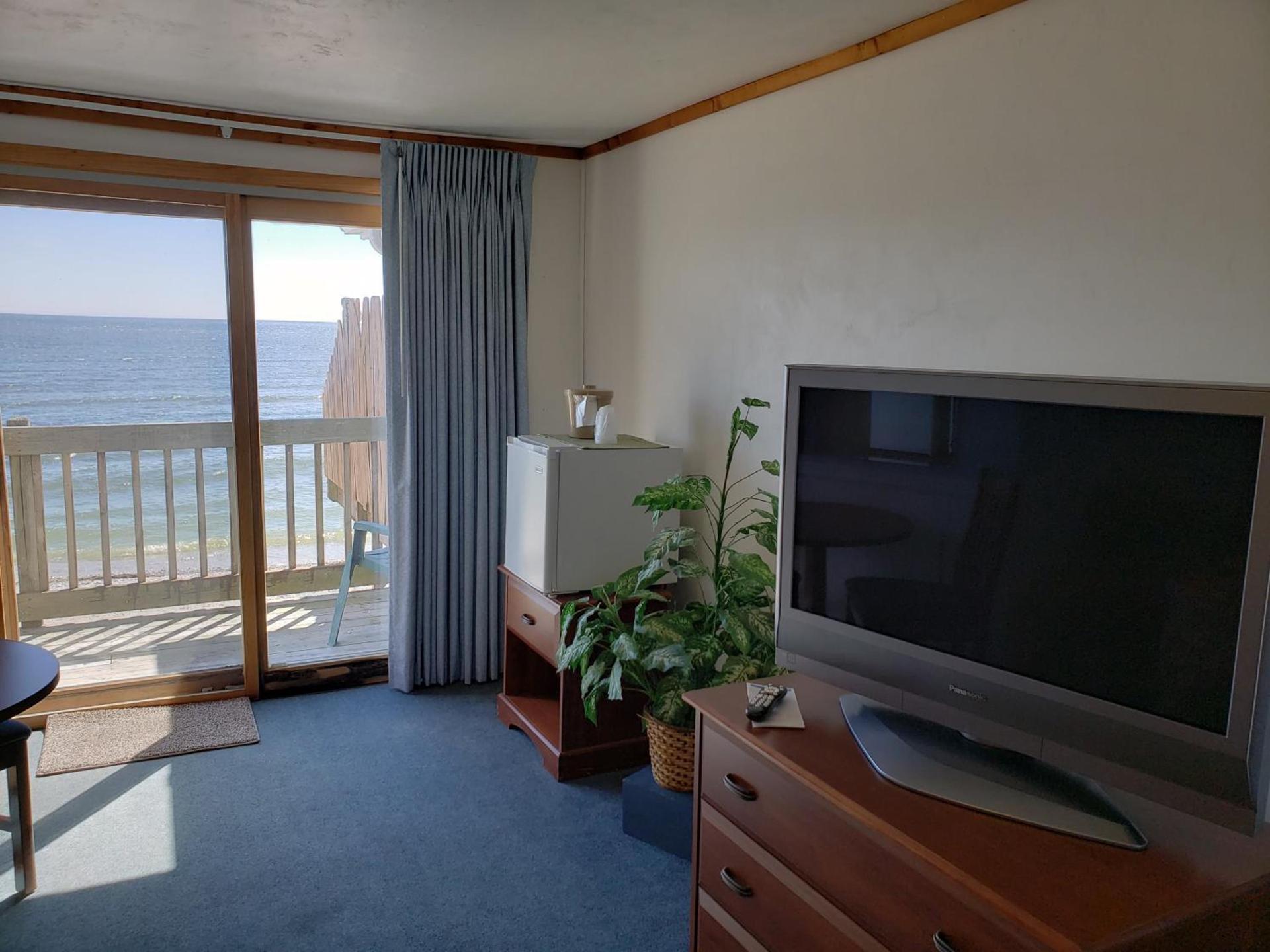 Algoma Beach Motel photo 79
