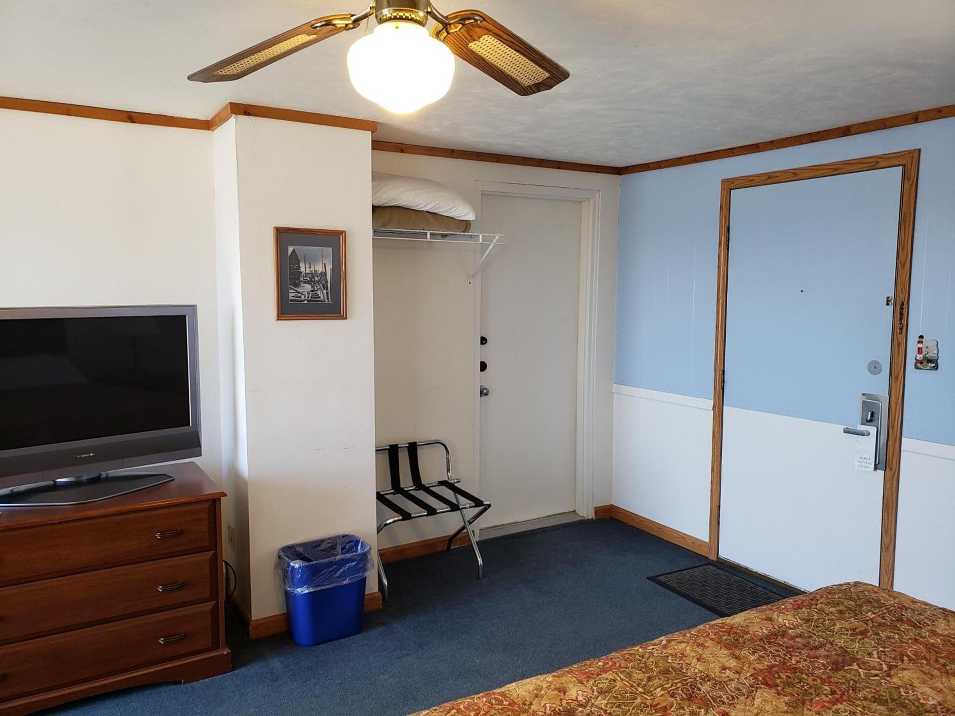 Algoma Beach Motel photo 82